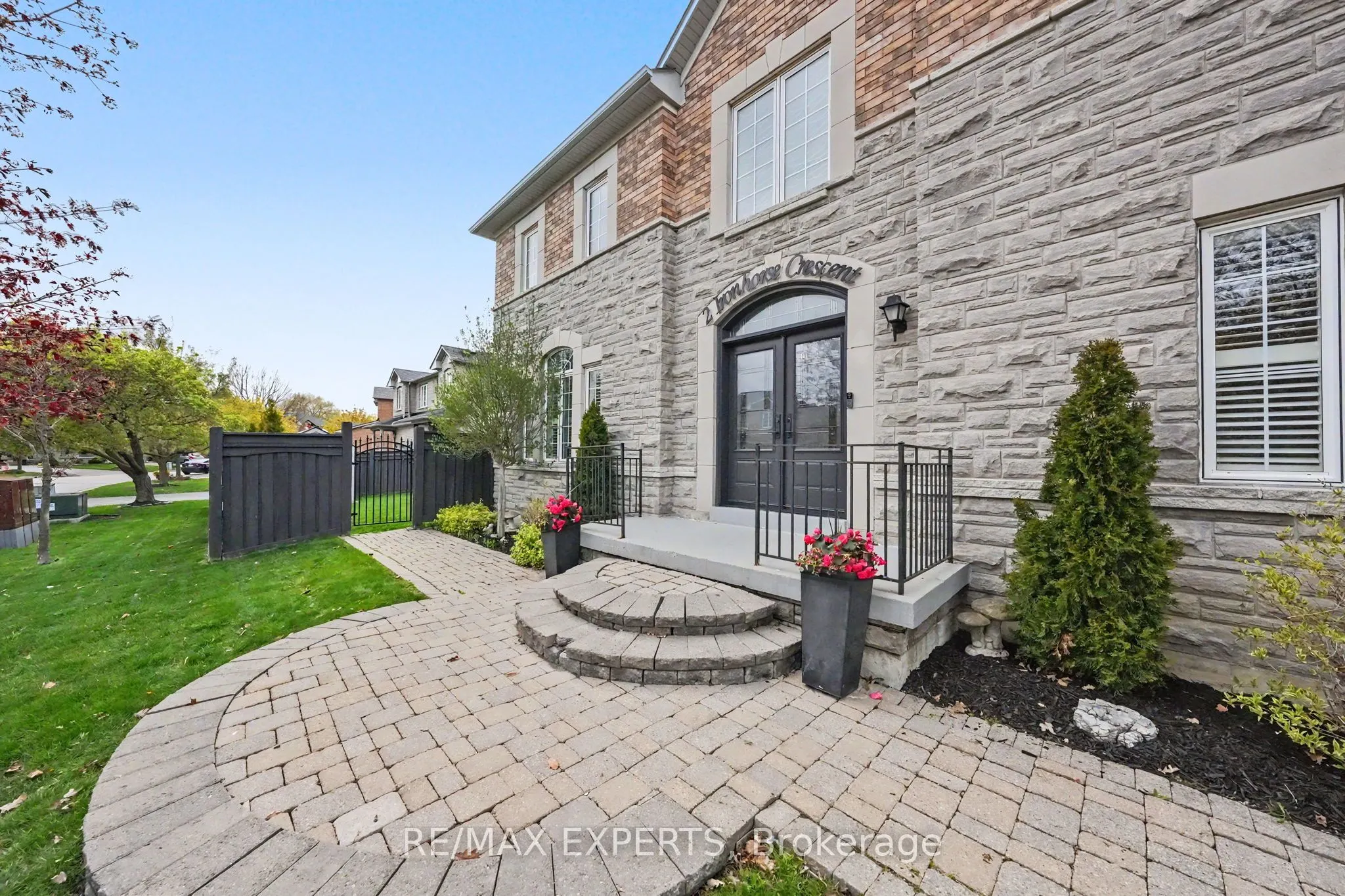 2 Ironhorse Crescent