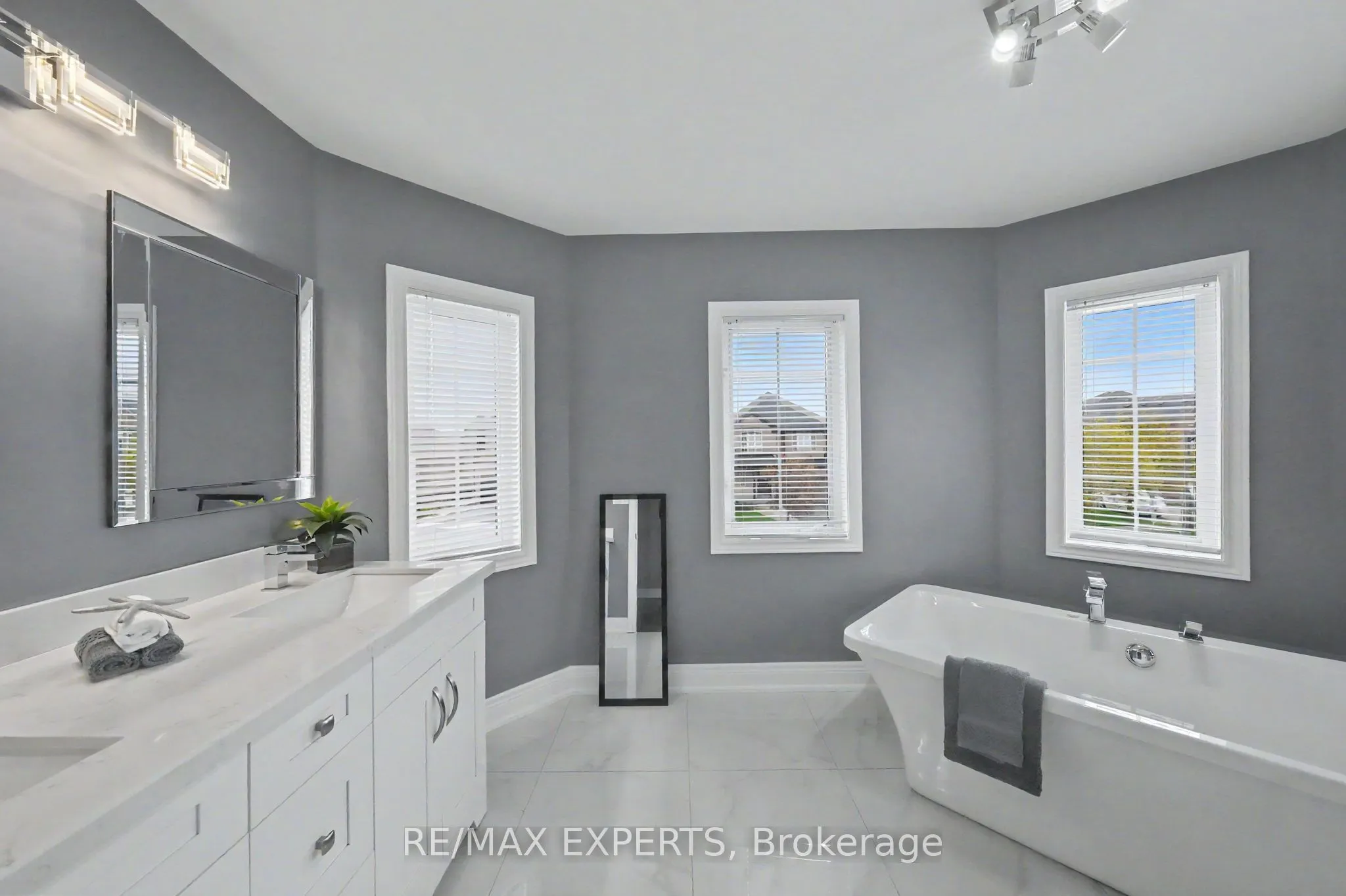 2 Ironhorse Crescent