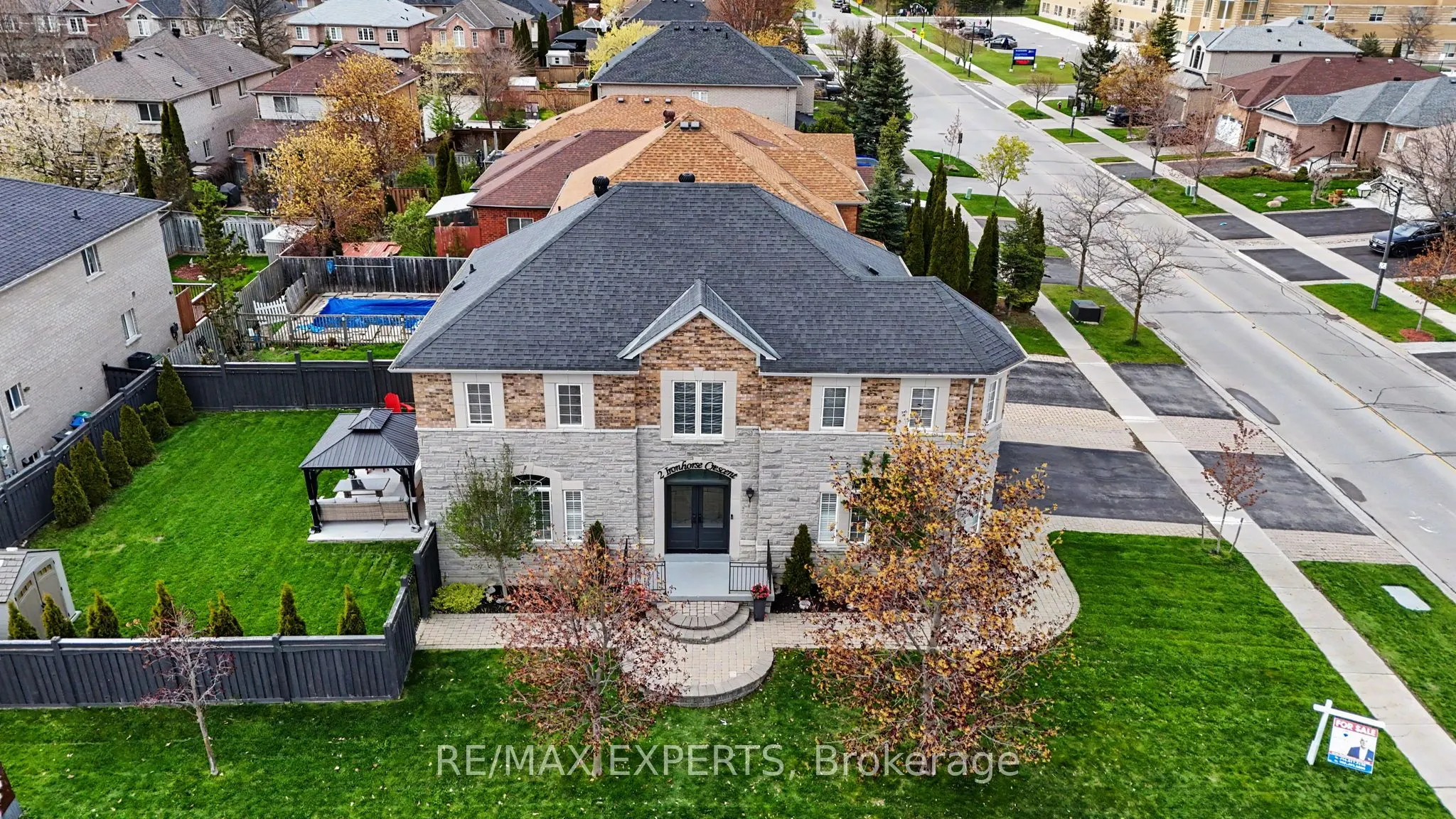 2 Ironhorse Crescent