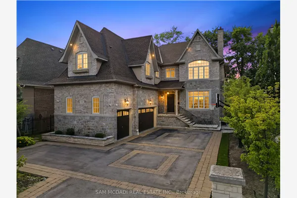 725 Queensway W
