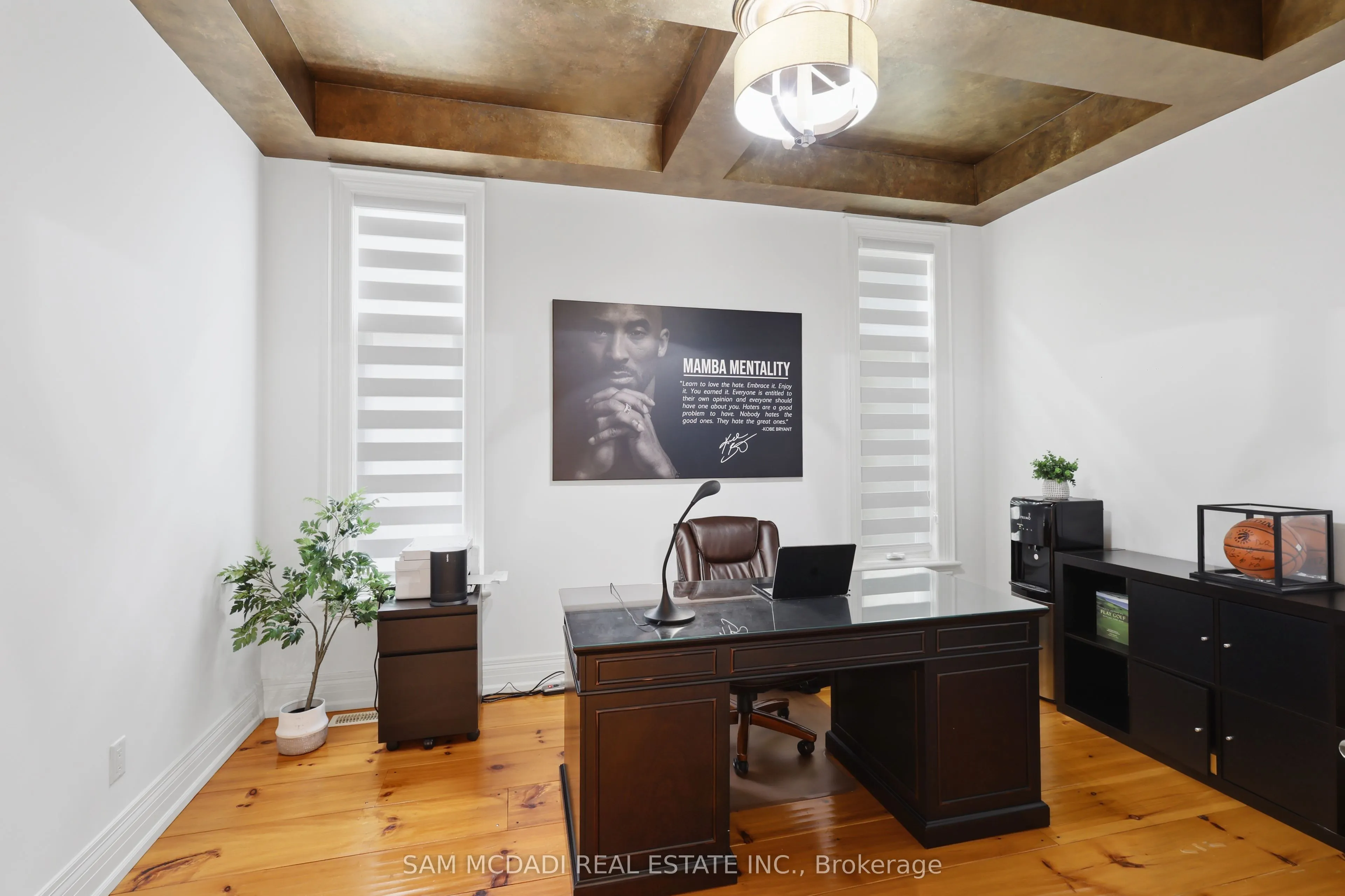 725 Queensway W
