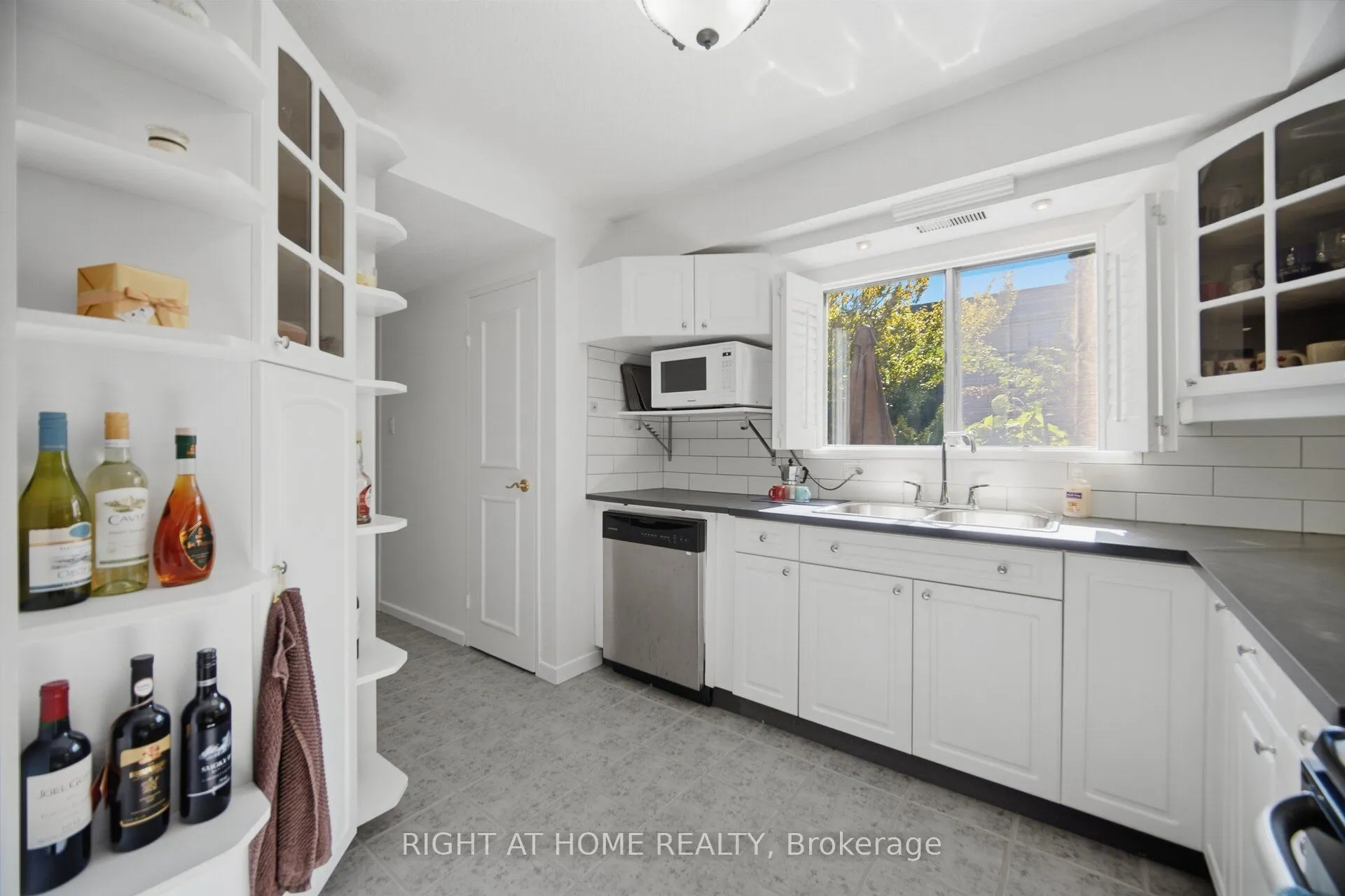 1250 Mississauga Valley Boulevard #108
