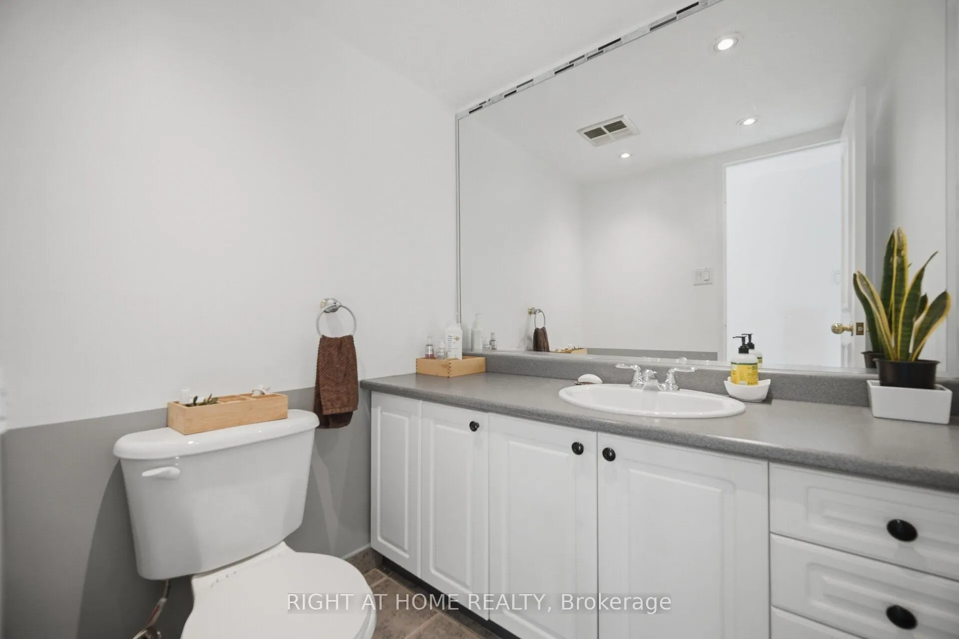 1250 Mississauga Valley Boulevard #108