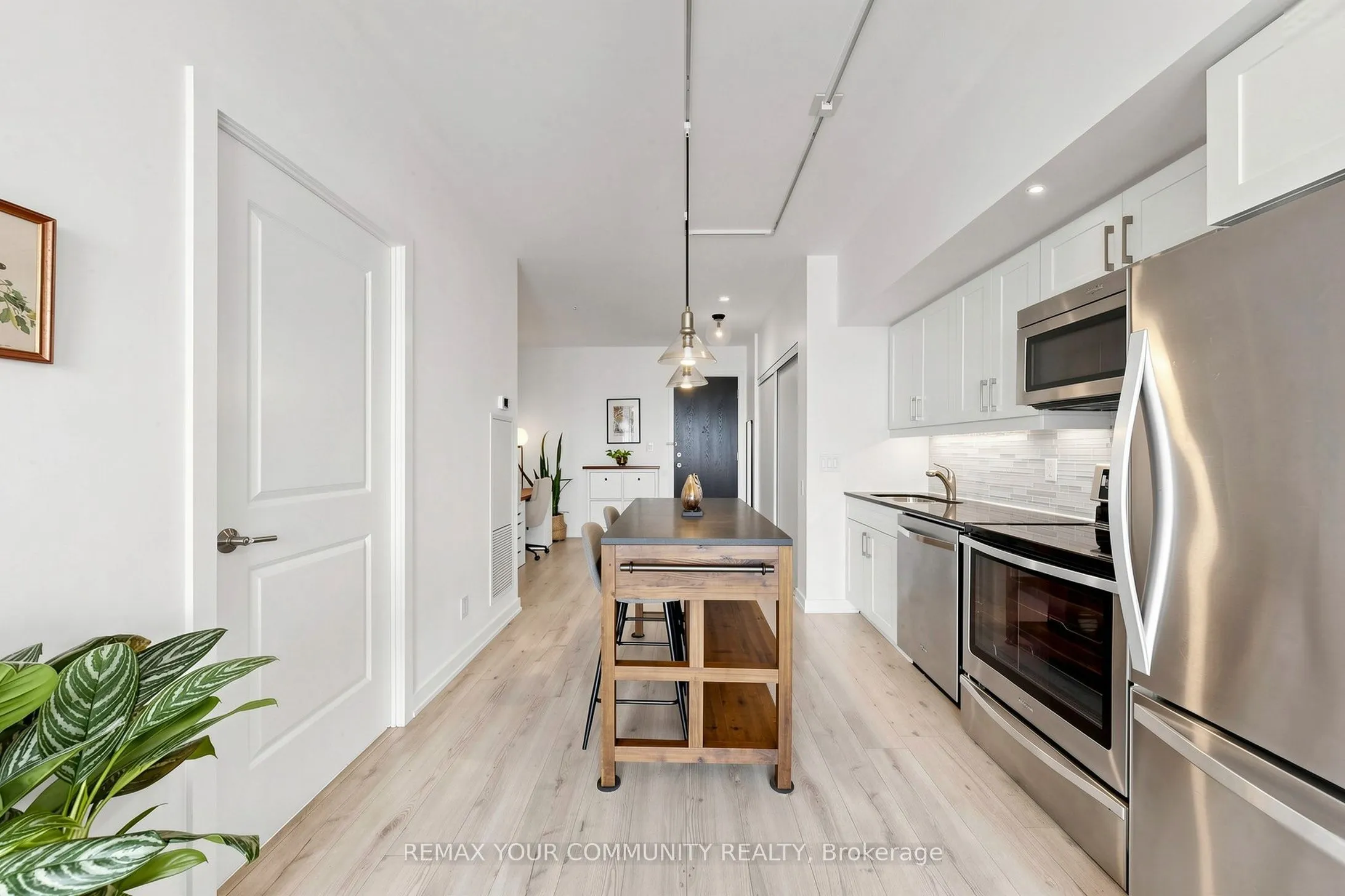 105 The Queensway Avenue #2304