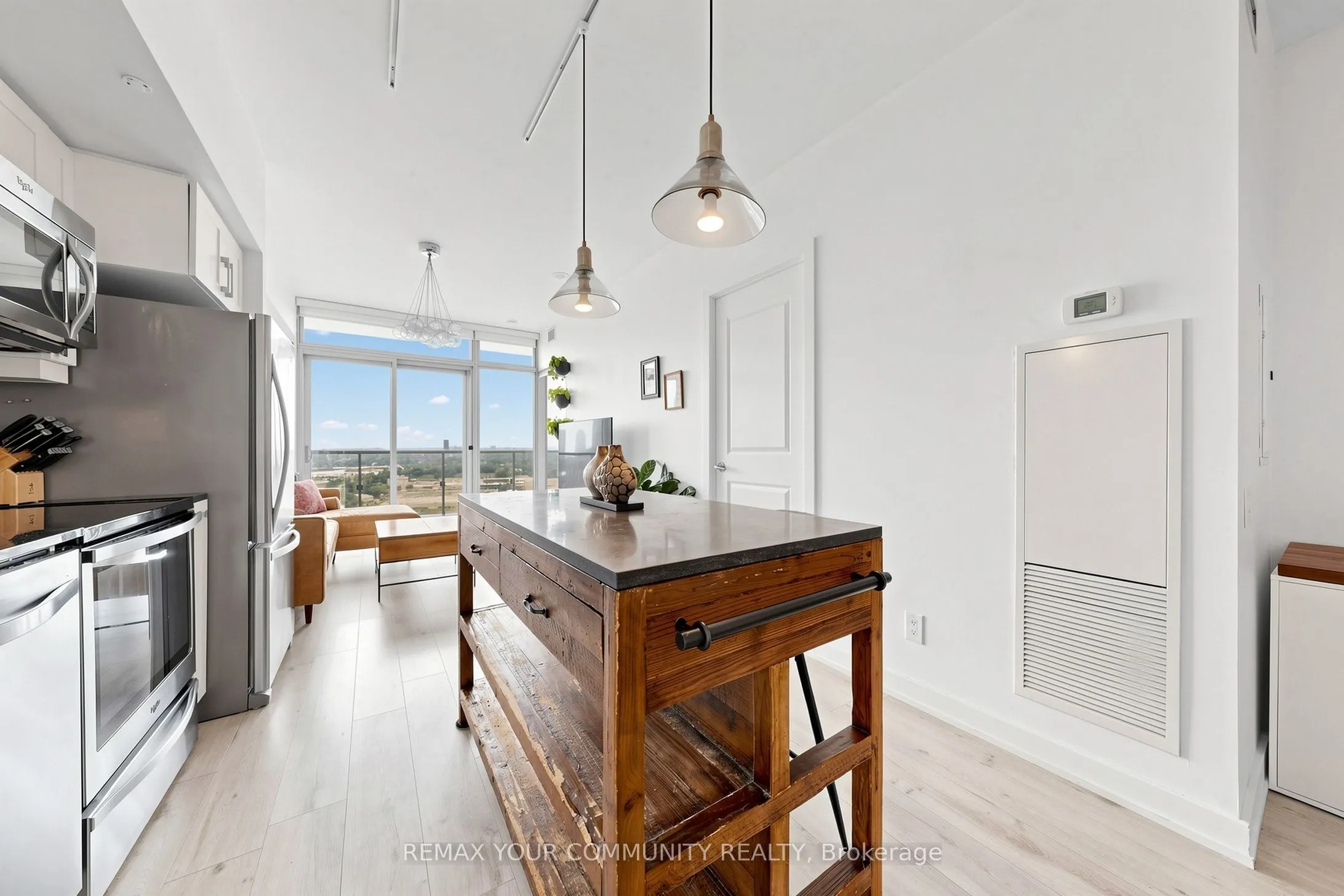 105 The Queensway Avenue #2304