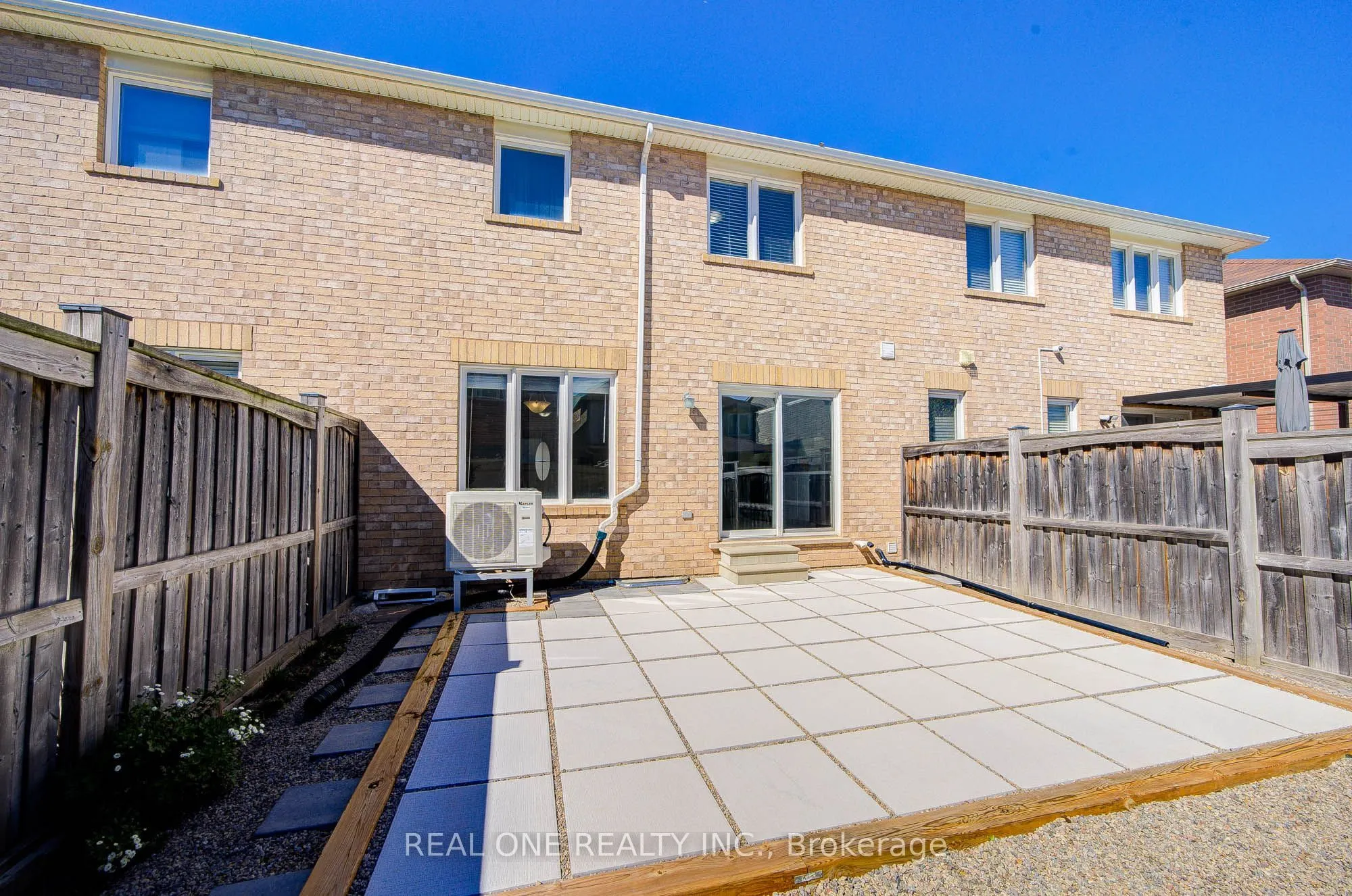 266 Woodley Crescent