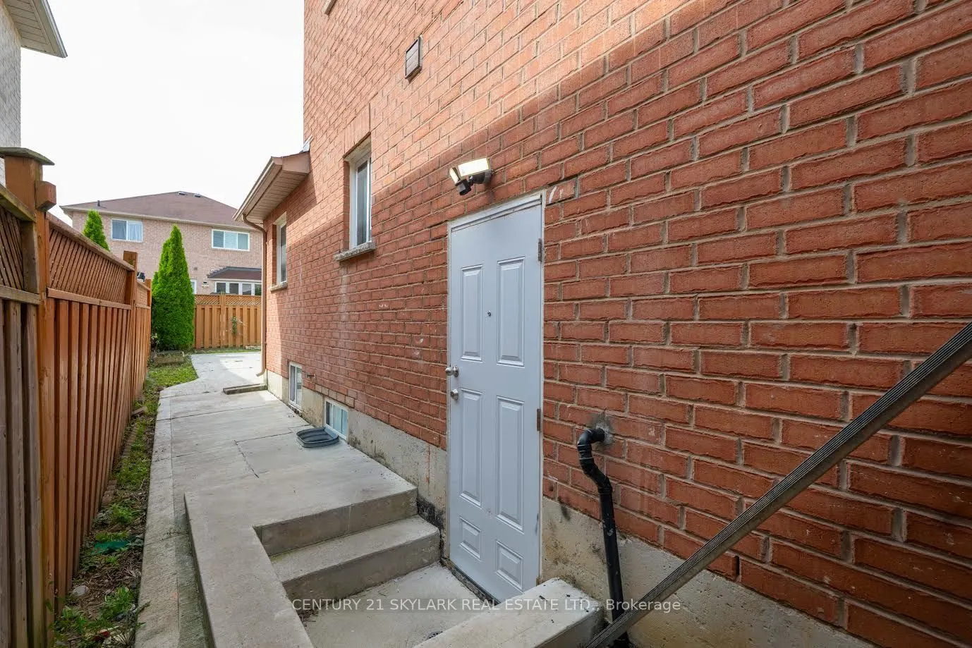 44 Fallstar Crescent