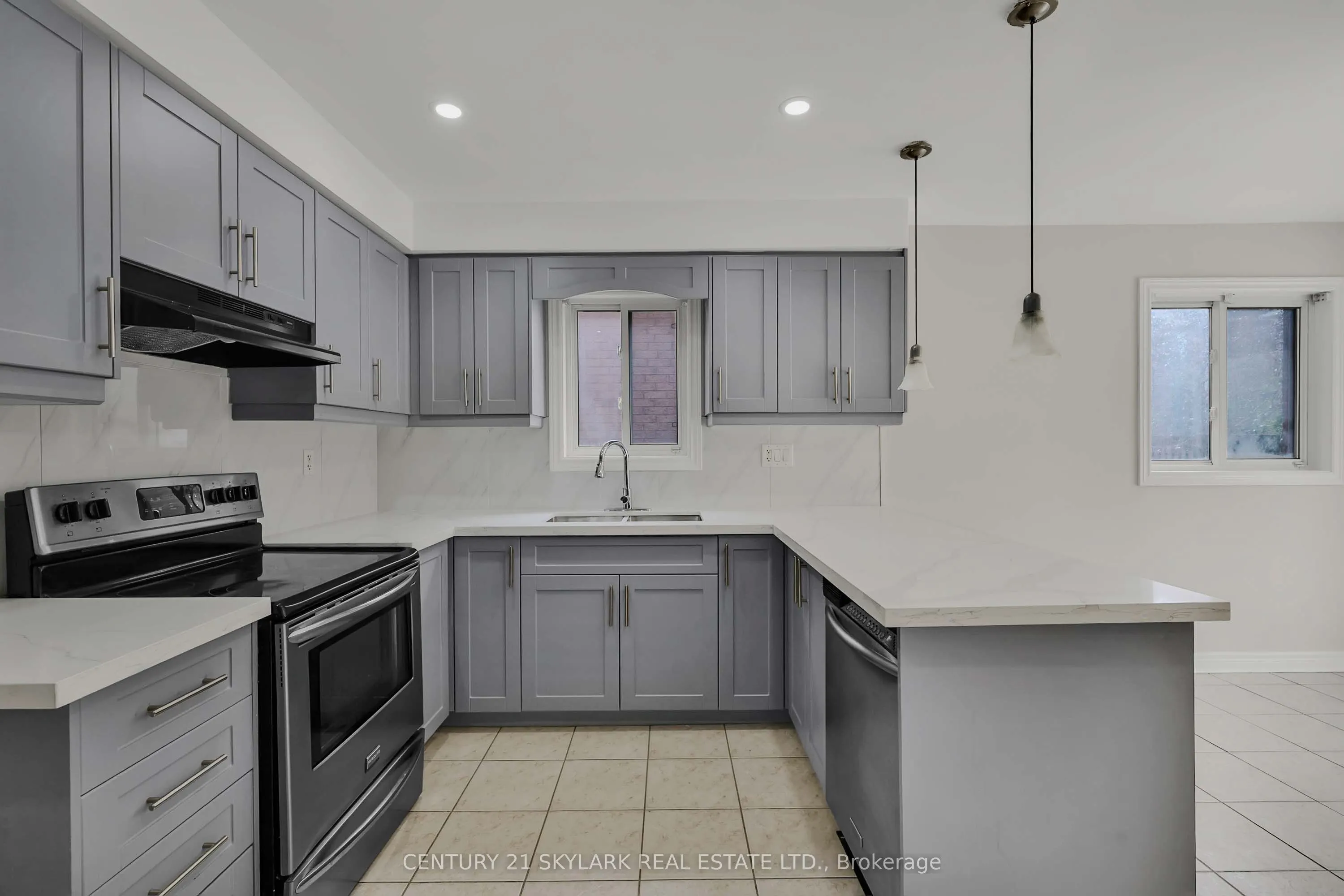 44 Fallstar Crescent
