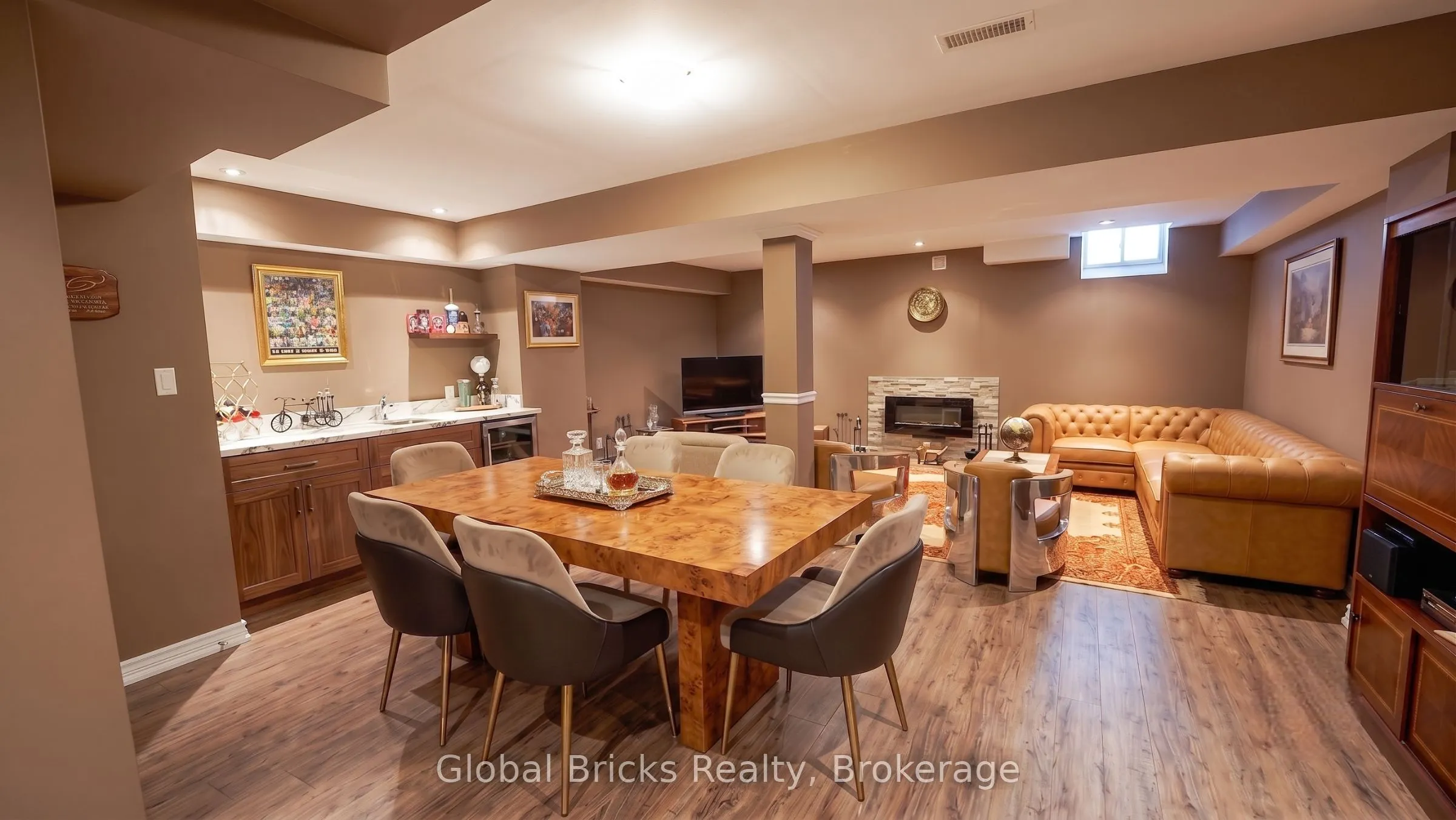 3428 Stoney Crescent