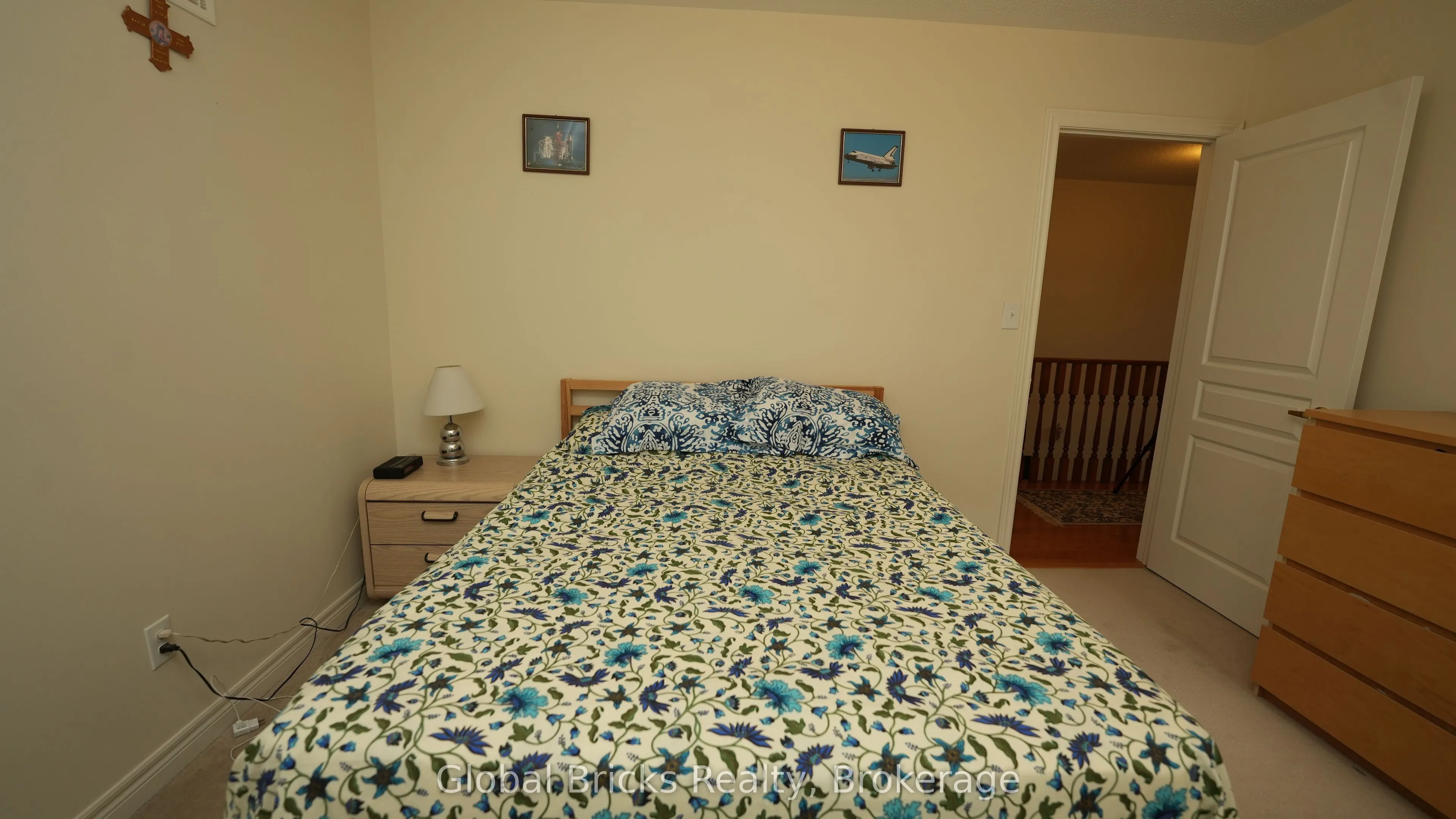 3428 Stoney Crescent