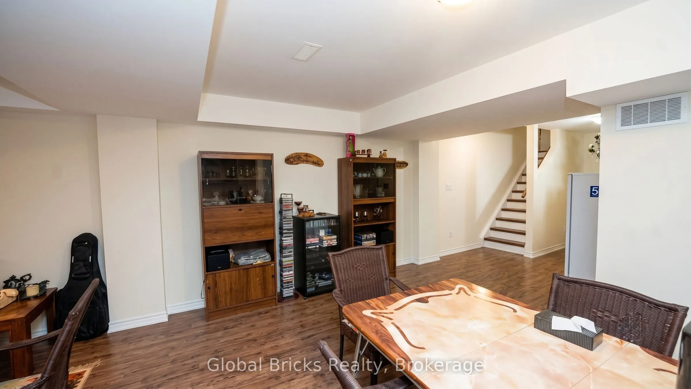 3428 Stoney Crescent