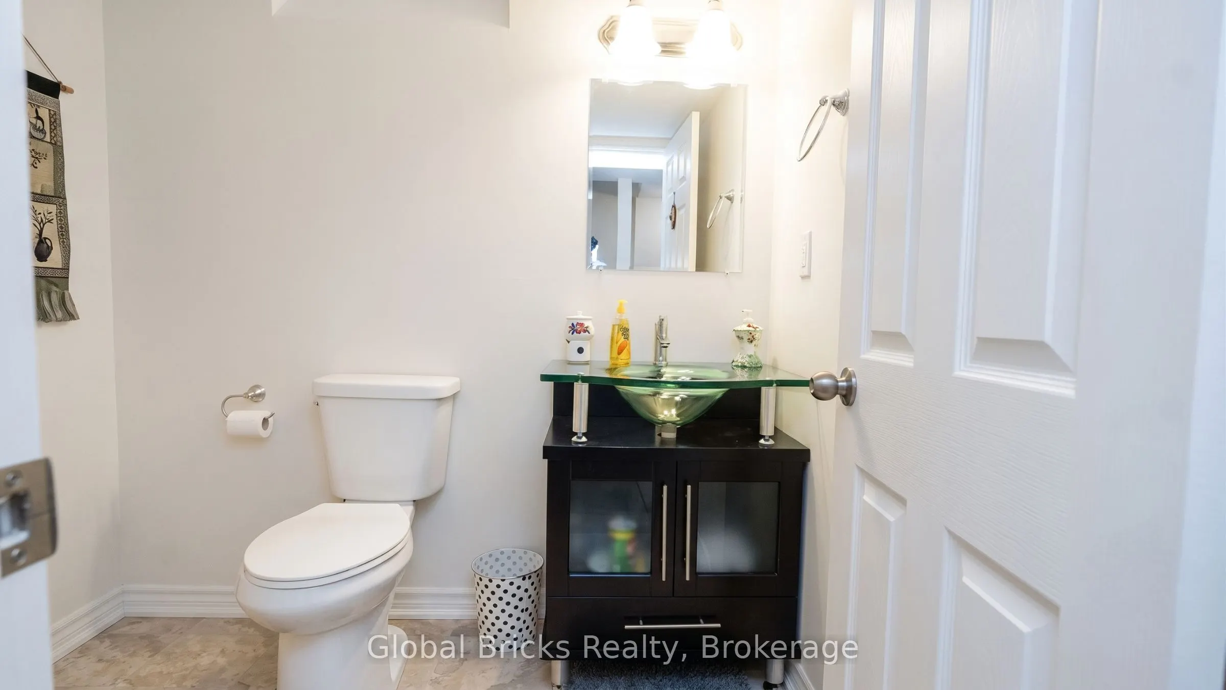 3428 Stoney Crescent