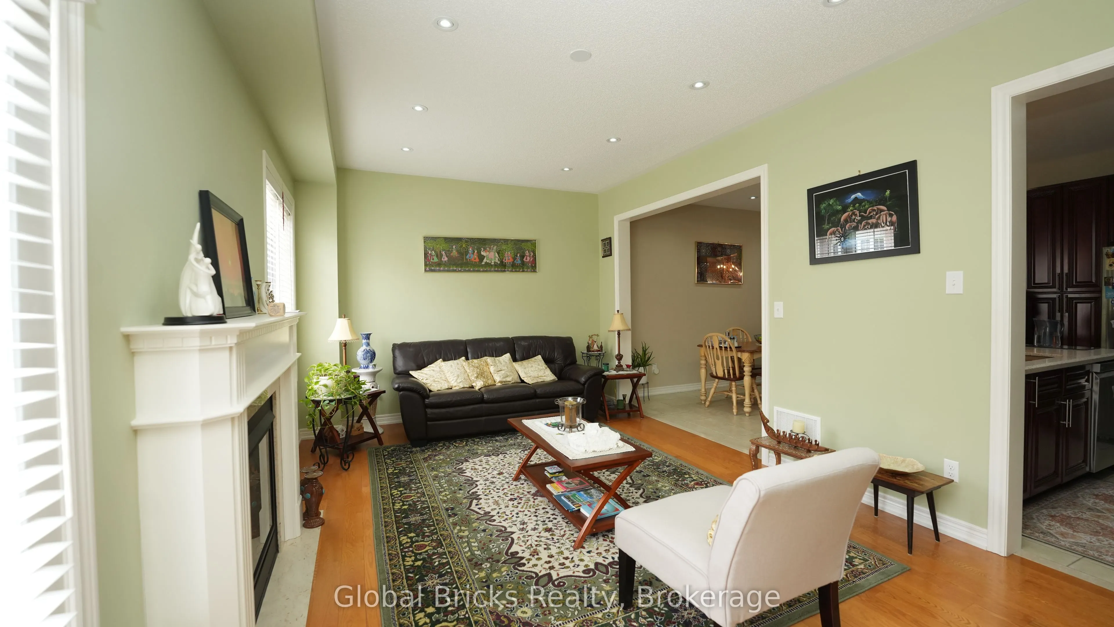 3428 Stoney Crescent