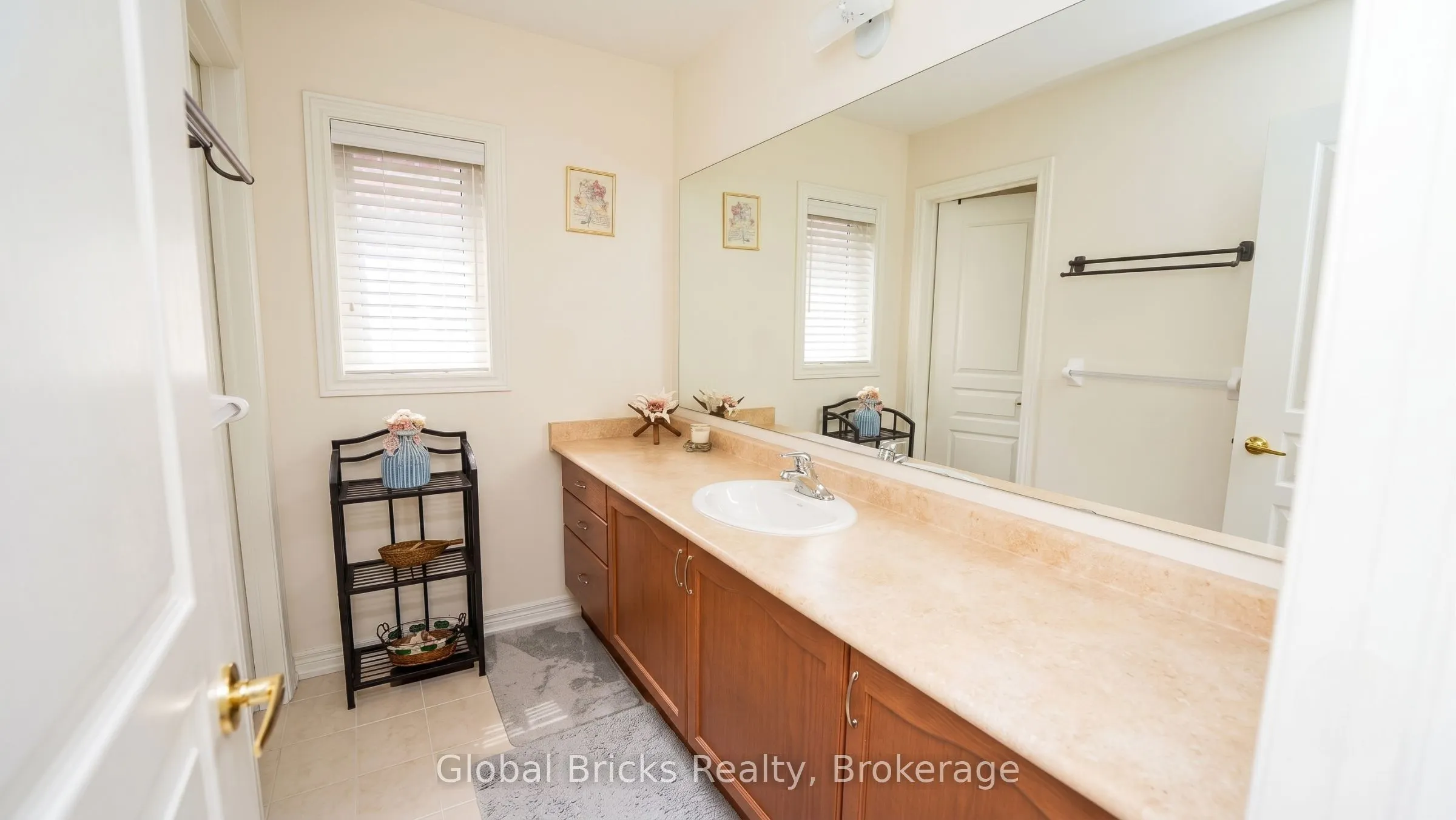 3428 Stoney Crescent