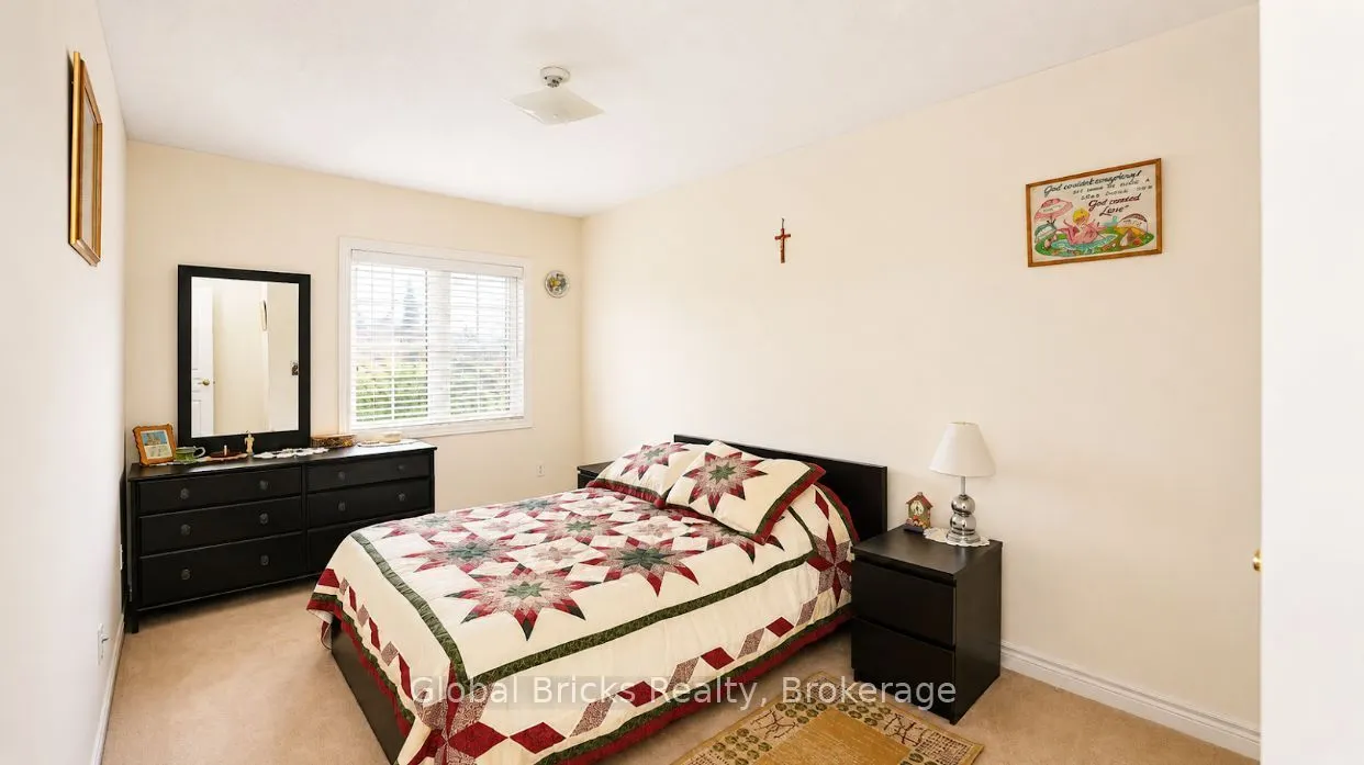3428 Stoney Crescent