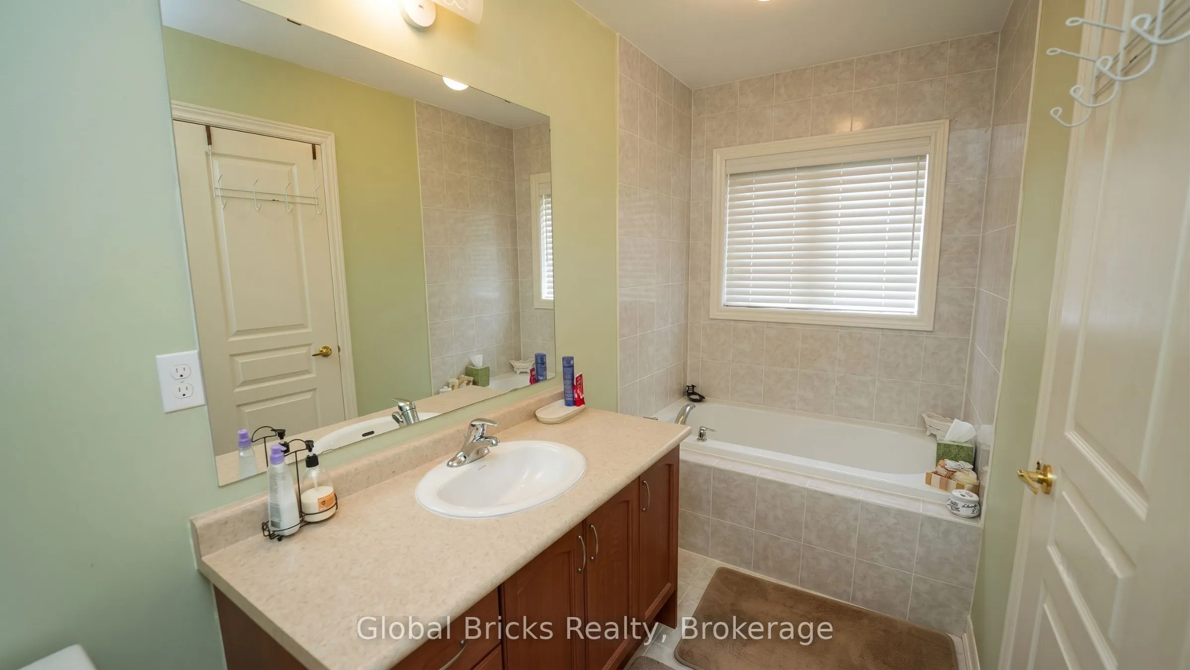3428 Stoney Crescent