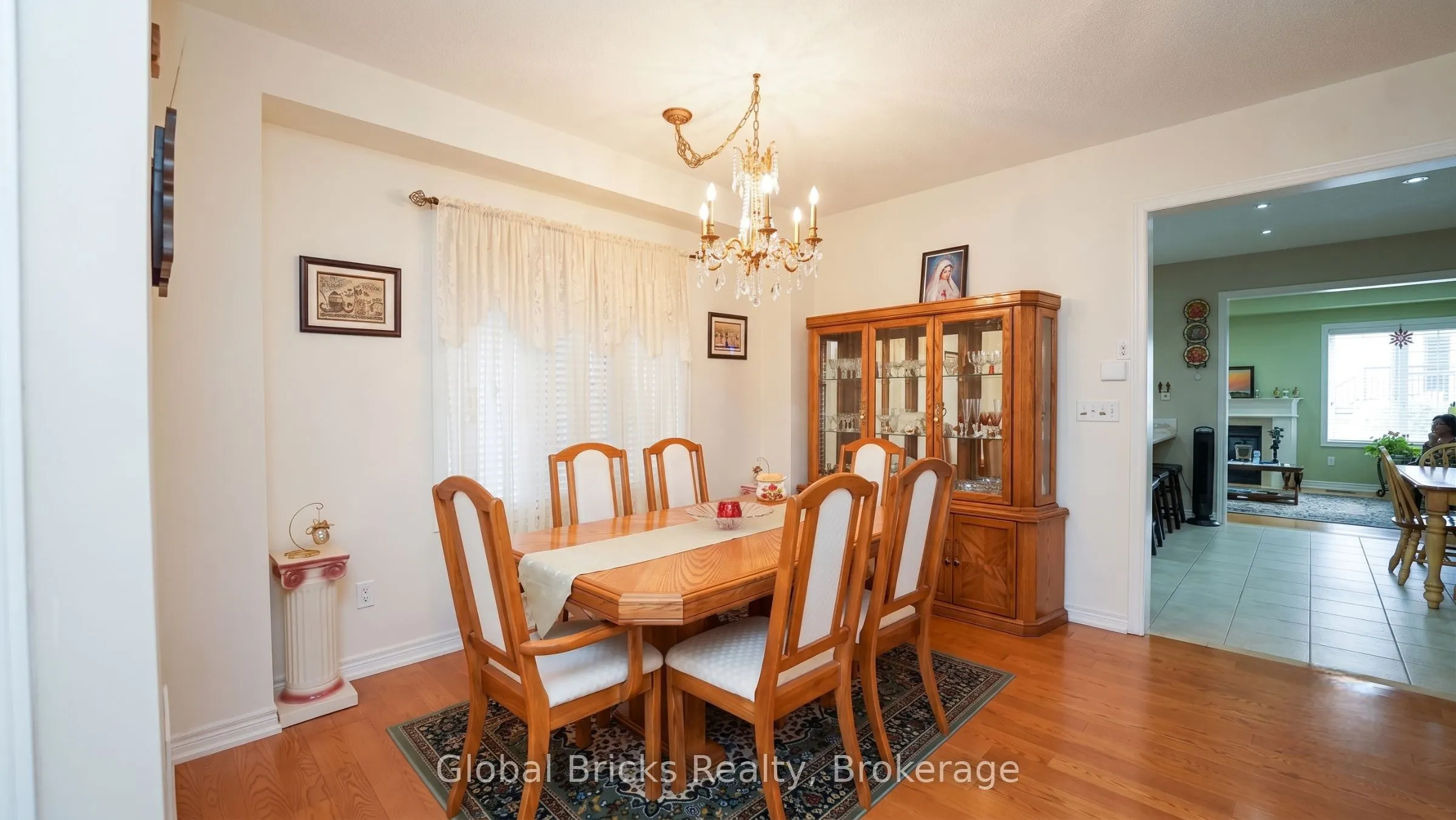 3428 Stoney Crescent