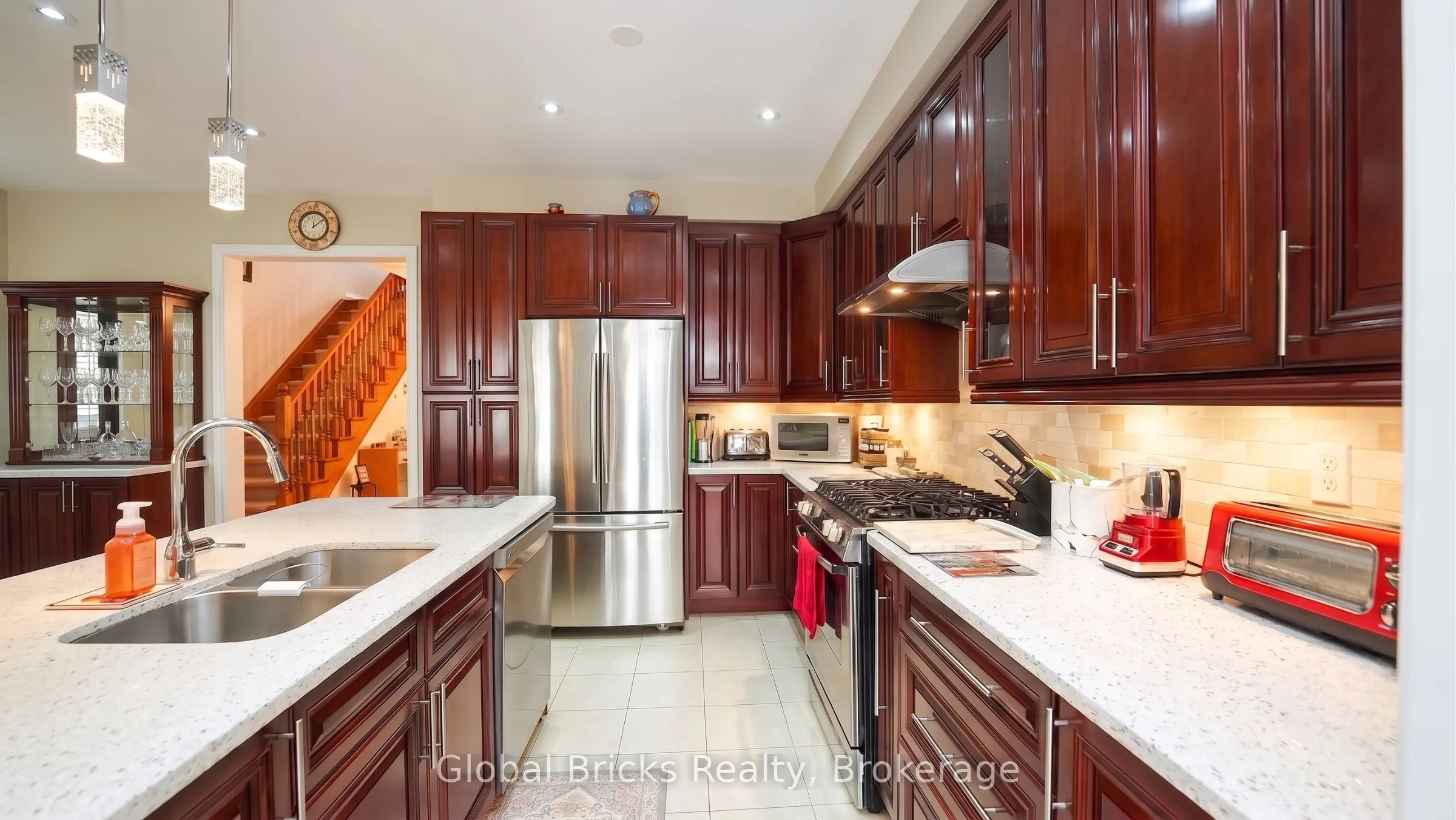 3428 Stoney Crescent