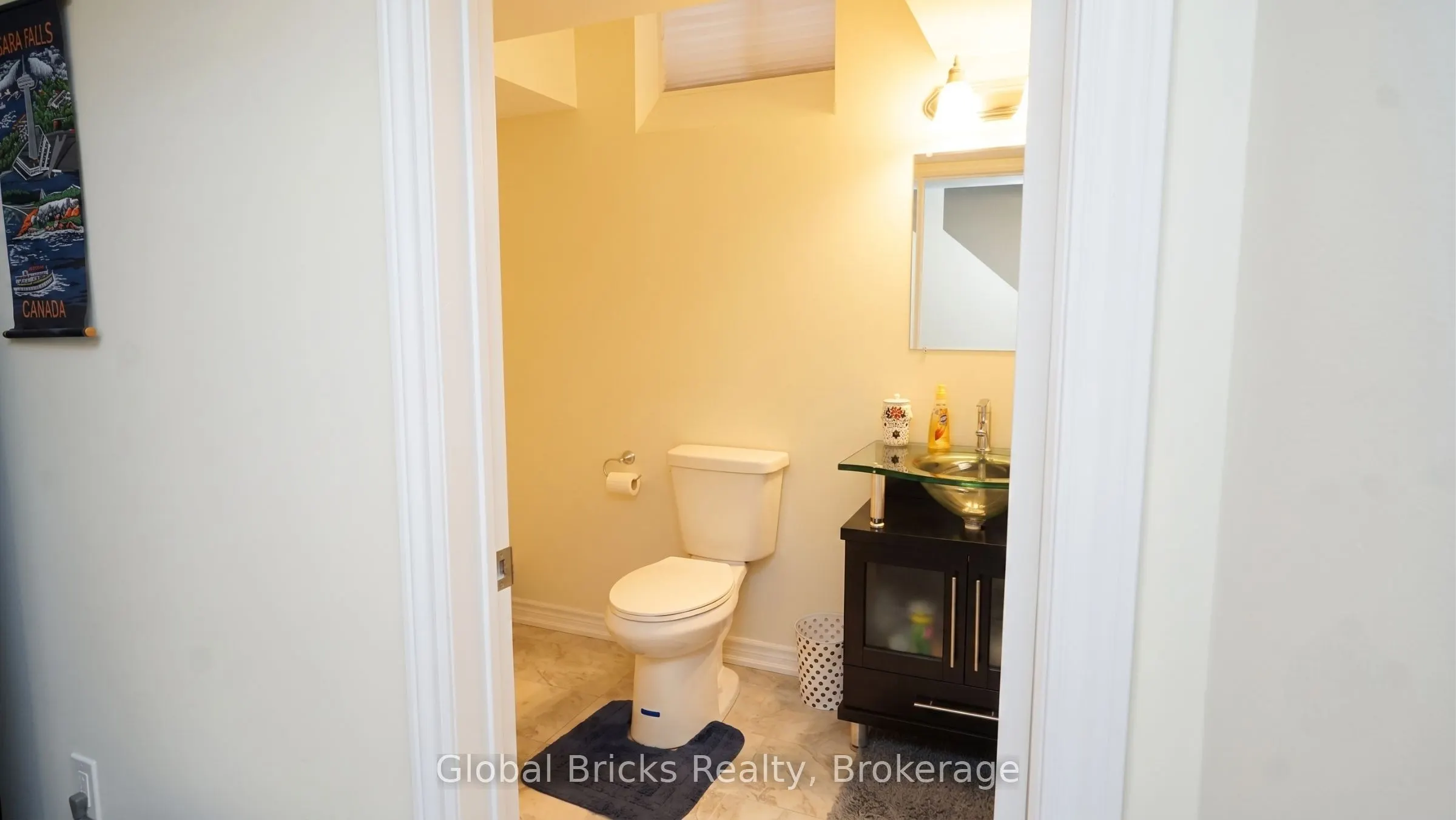 3428 Stoney Crescent