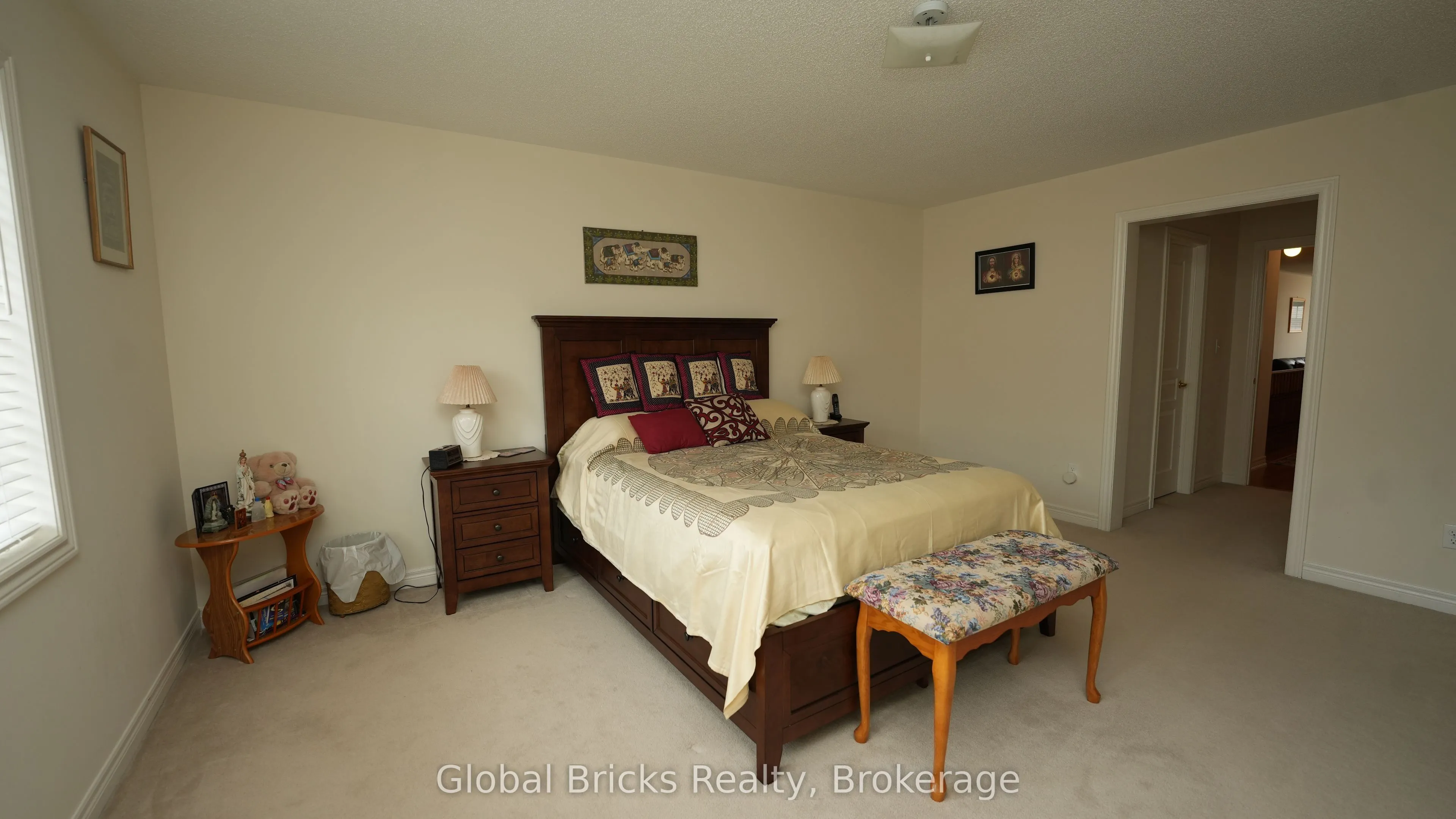 3428 Stoney Crescent