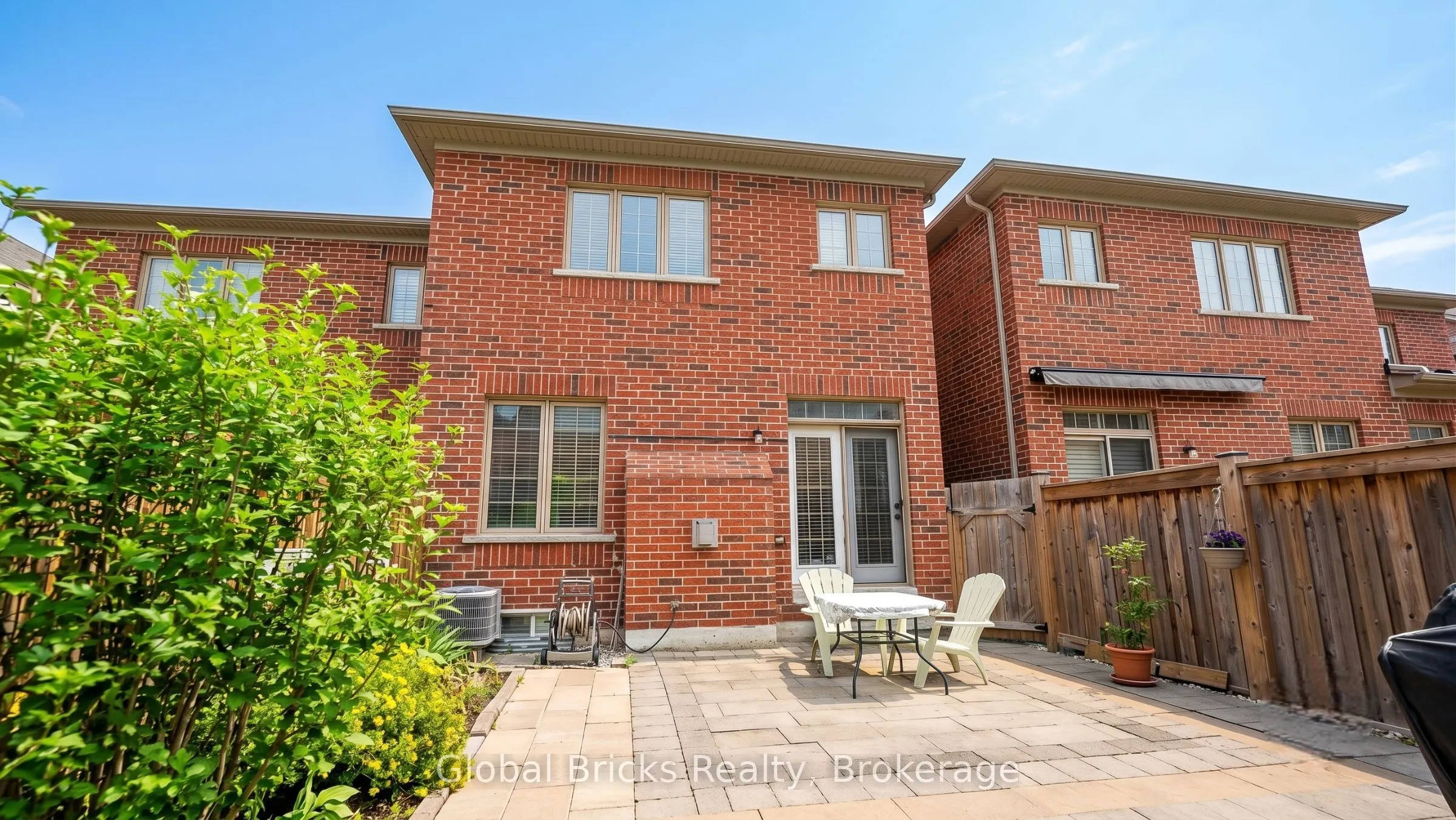 3428 Stoney Crescent