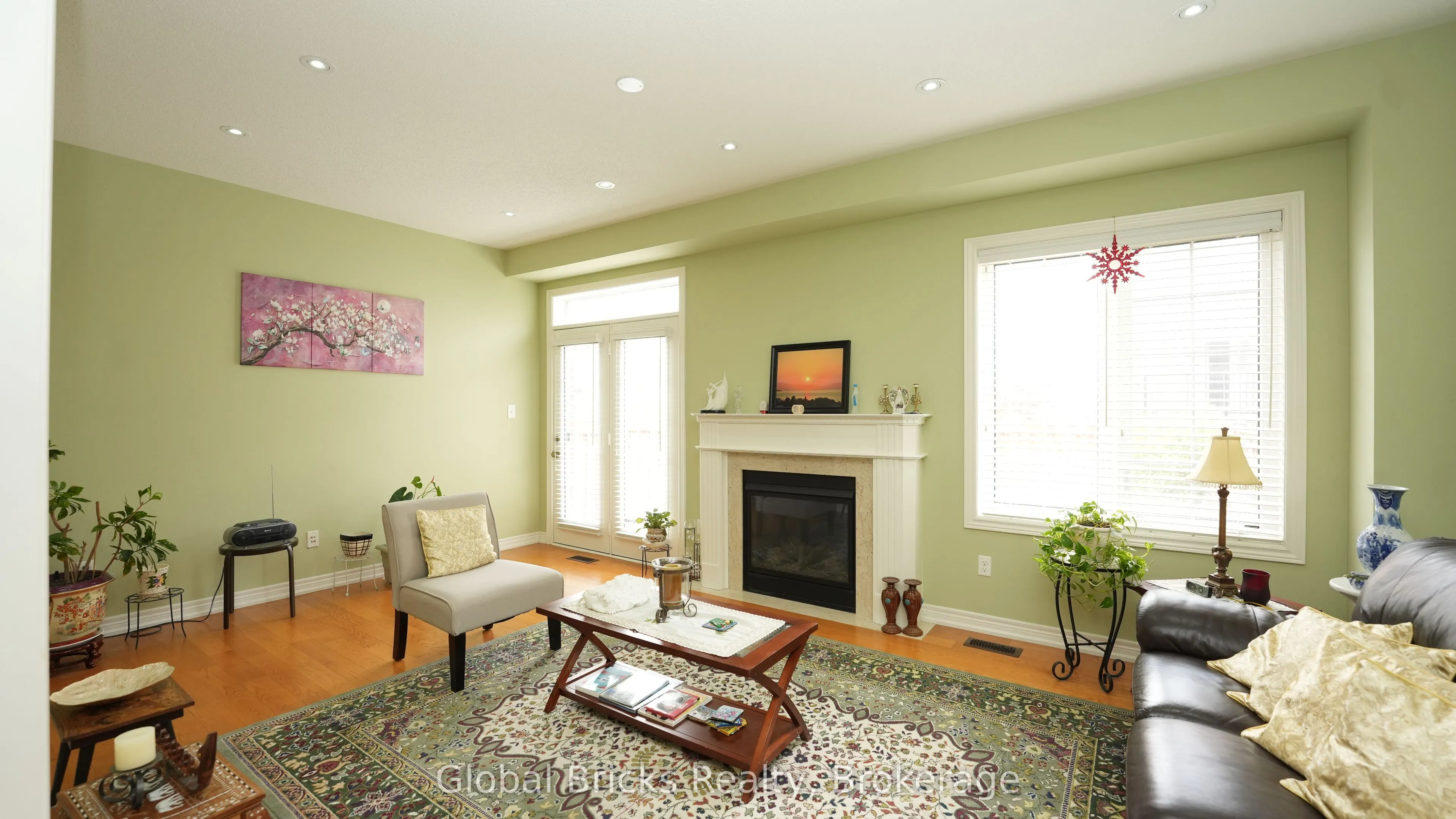 3428 Stoney Crescent