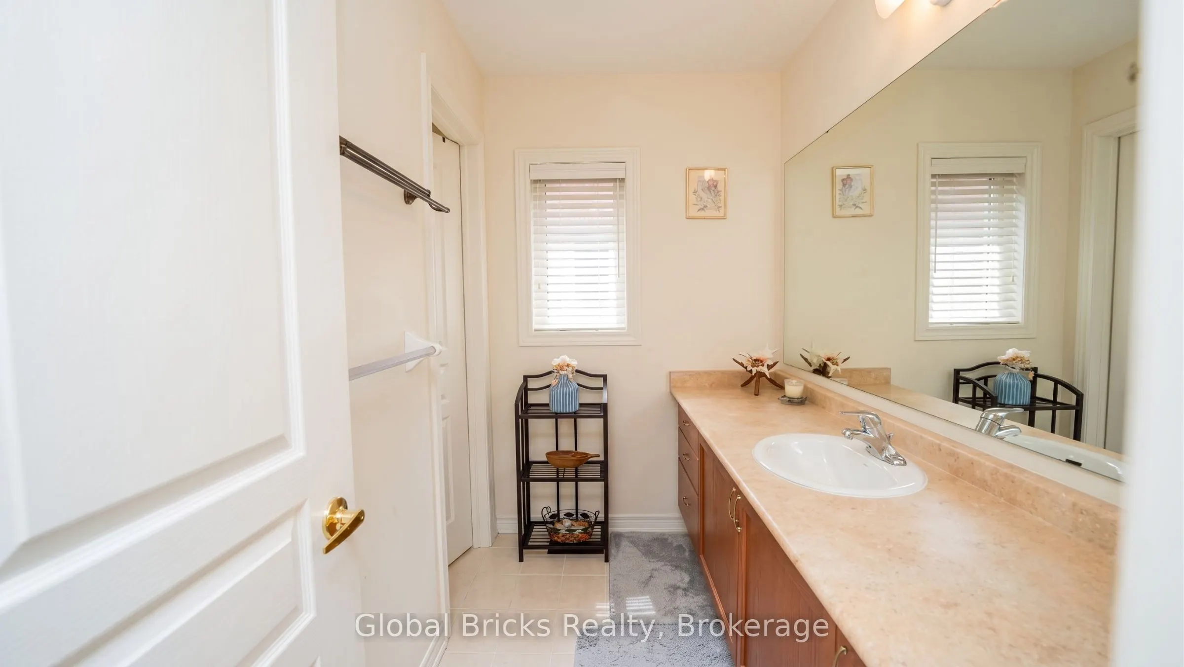 3428 Stoney Crescent