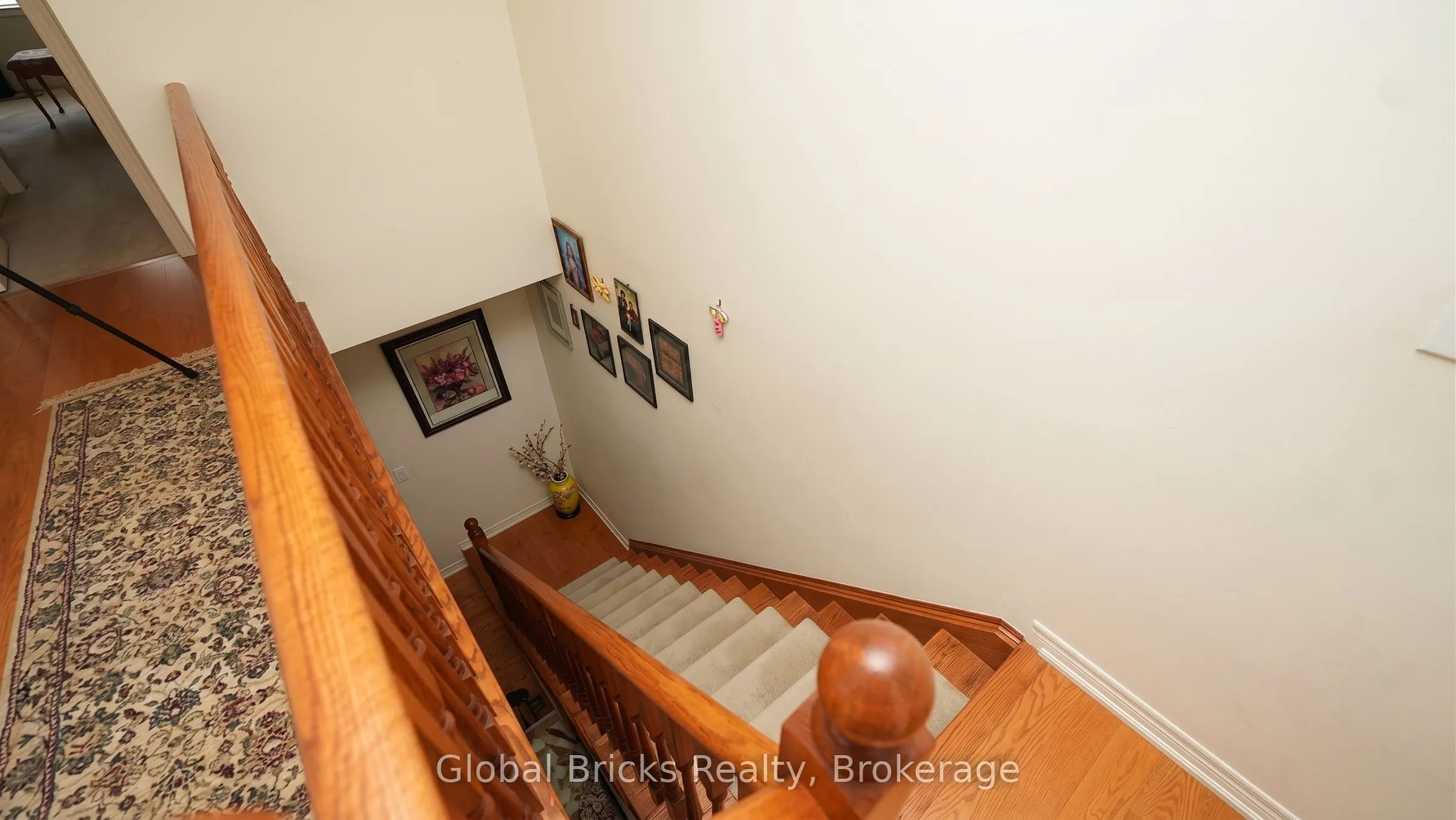 3428 Stoney Crescent