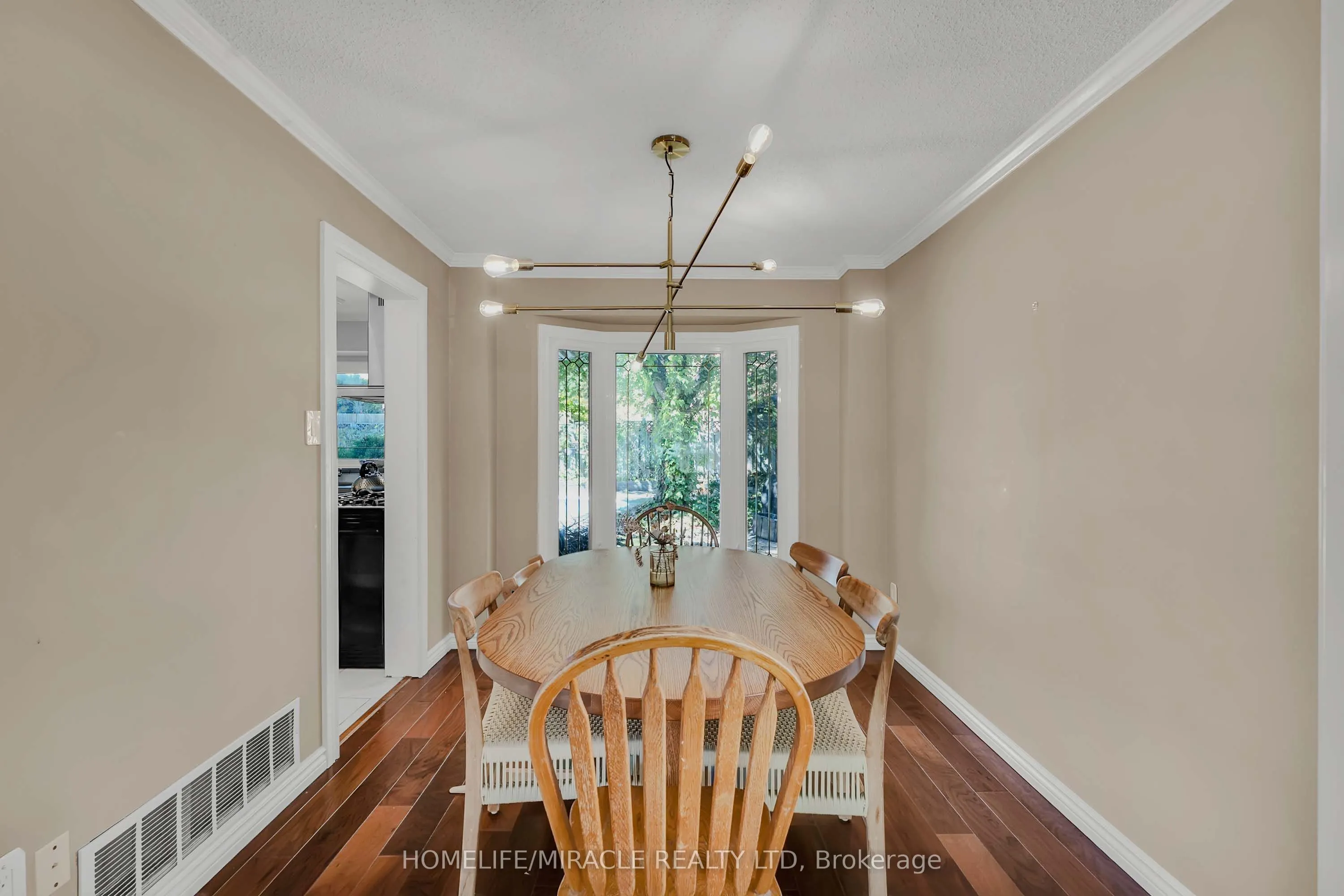 9 Iris Crescent