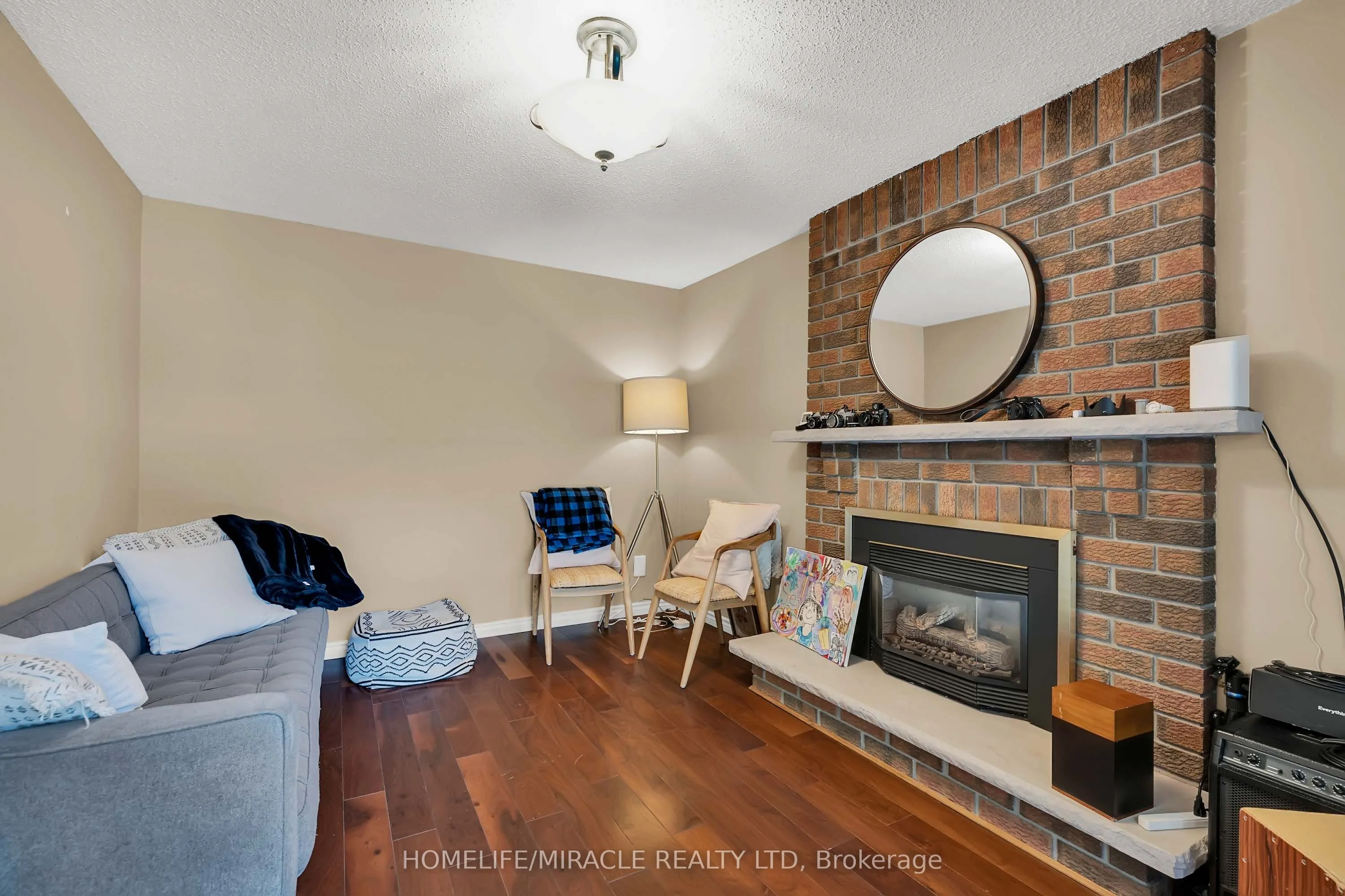 9 Iris Crescent
