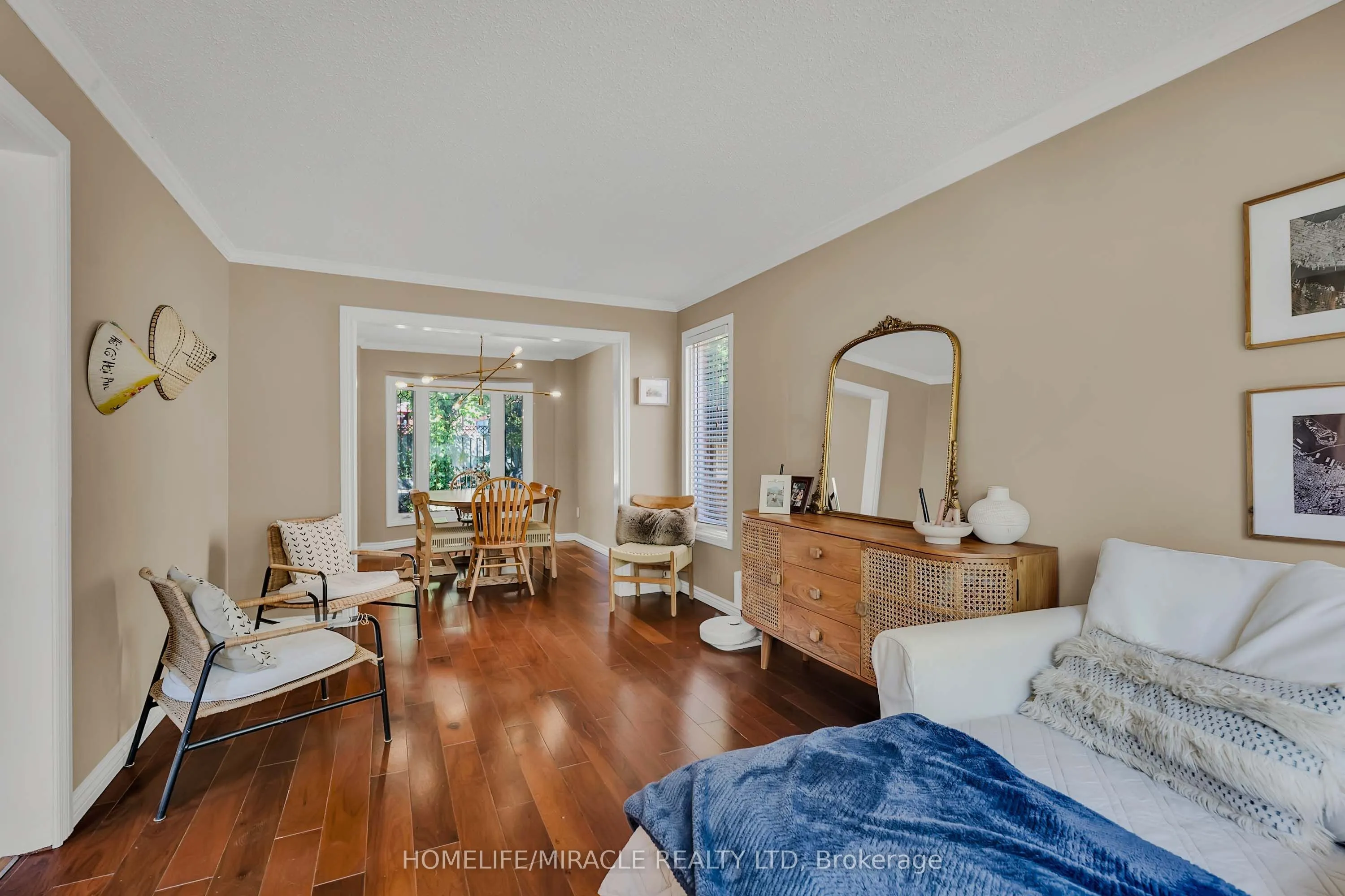 9 Iris Crescent
