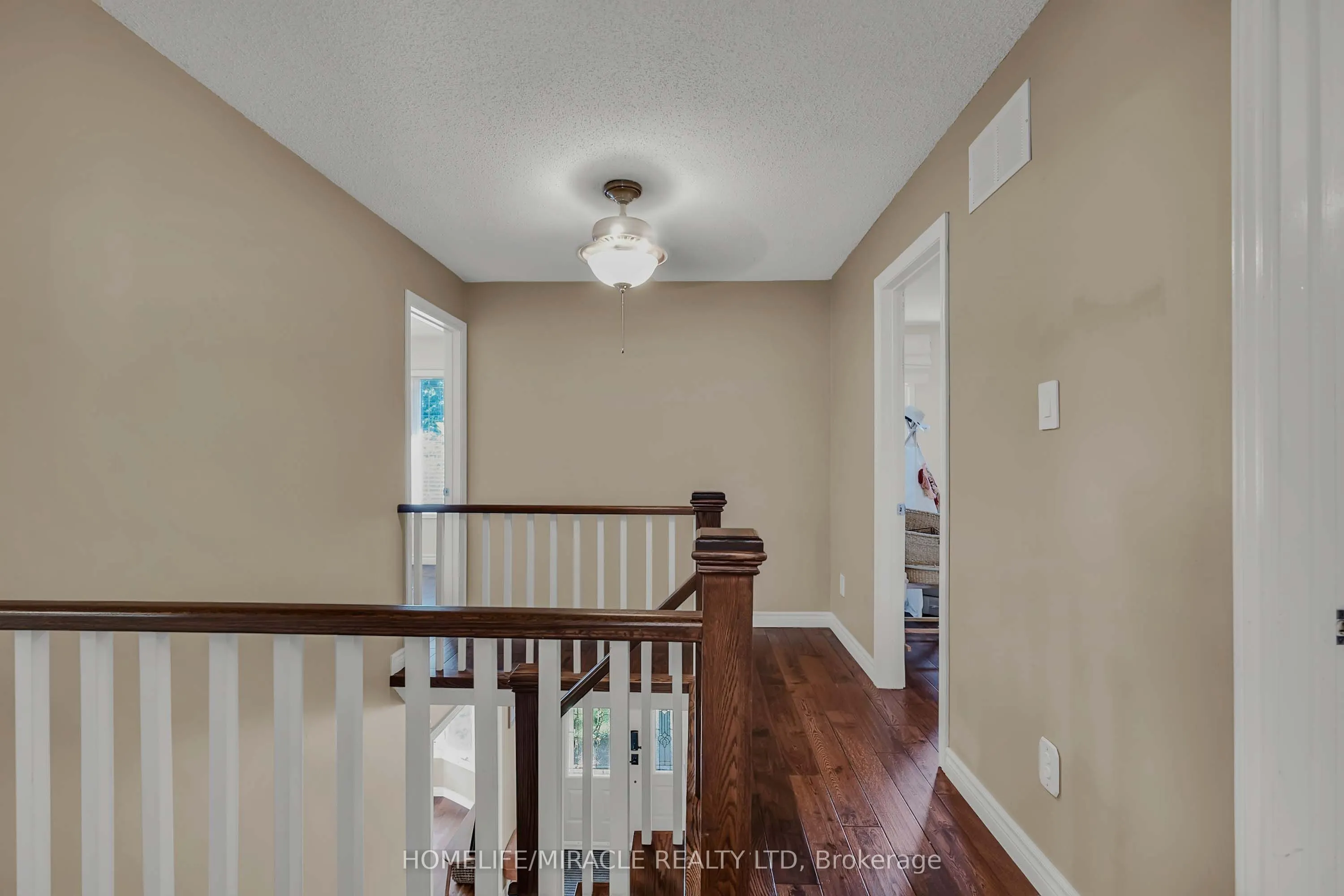9 Iris Crescent