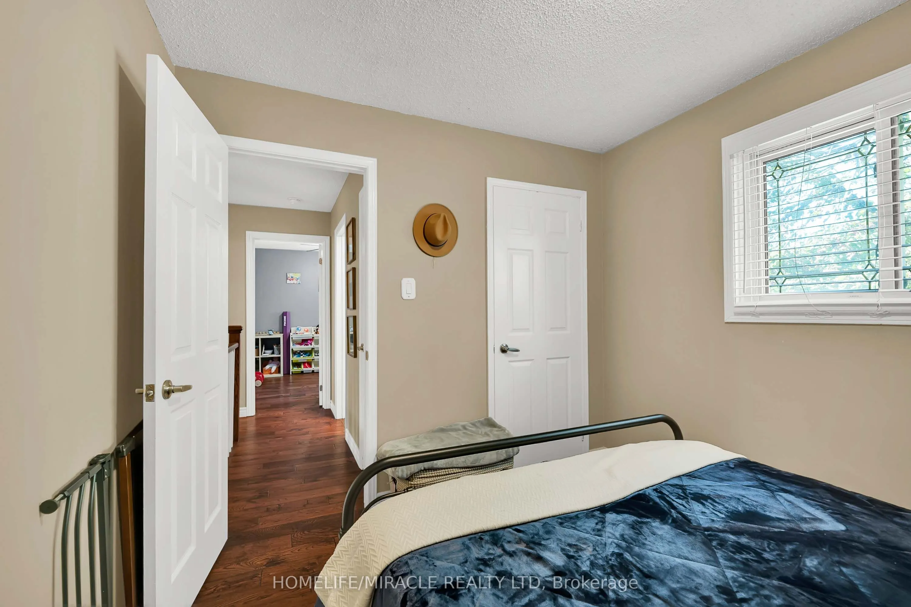 9 Iris Crescent