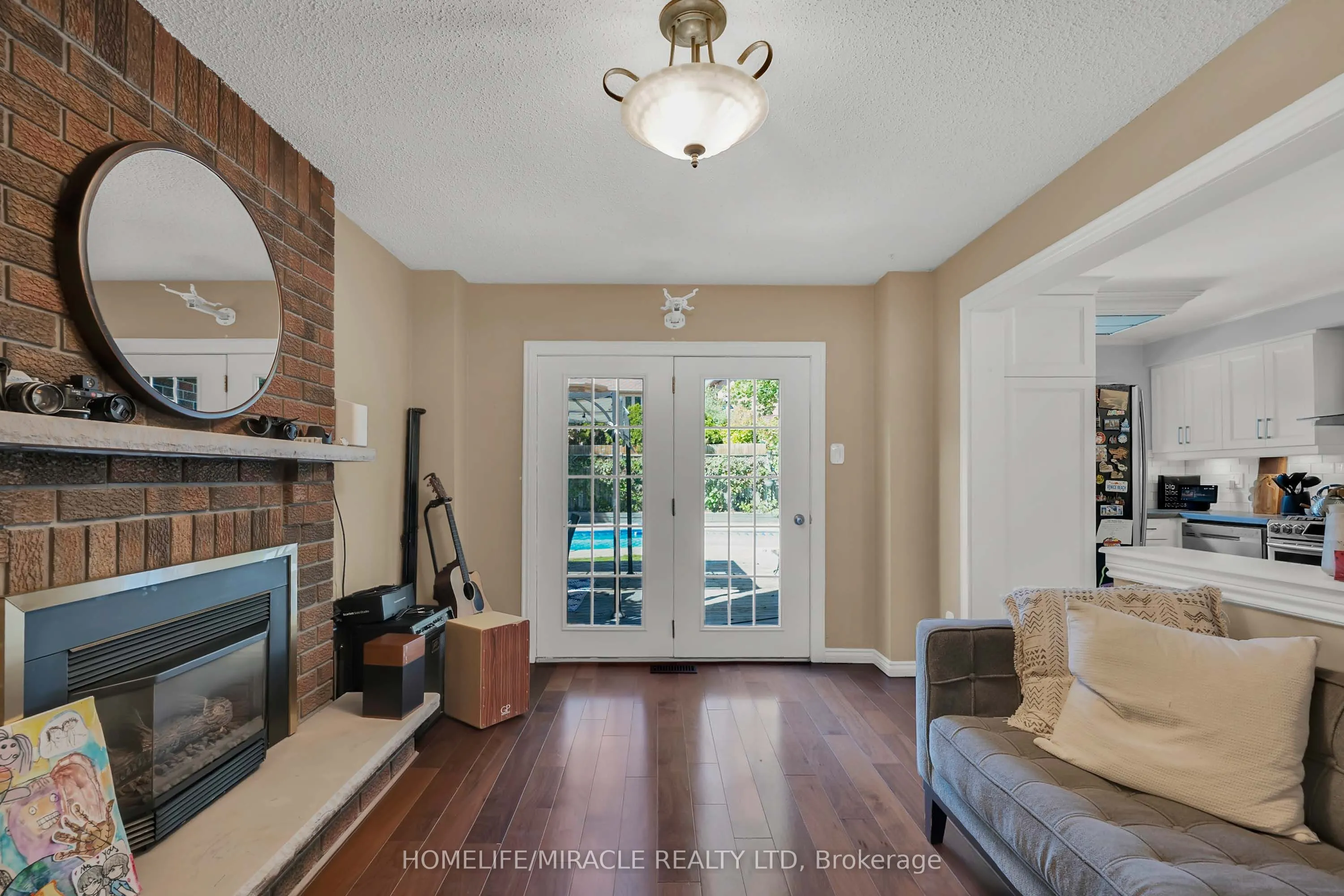 9 Iris Crescent