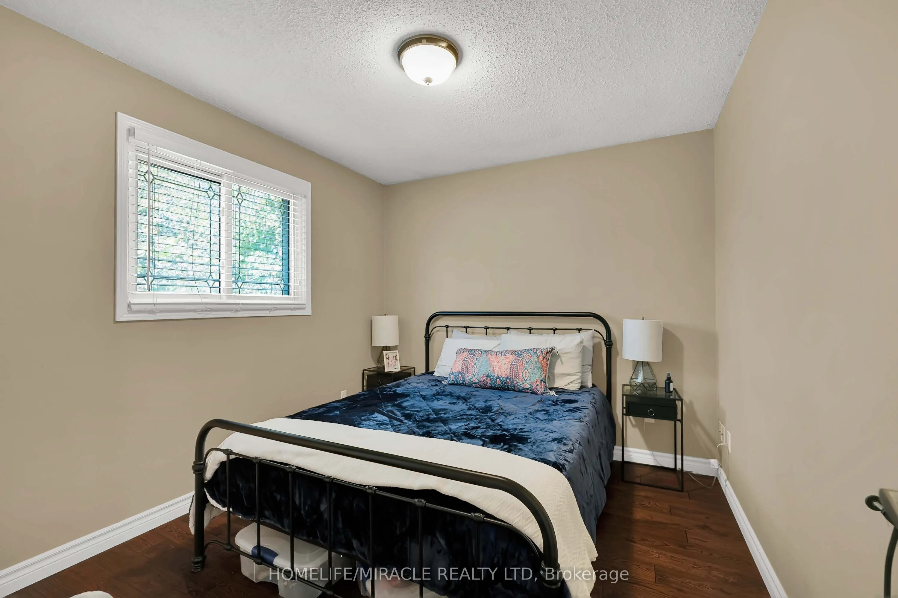 9 Iris Crescent