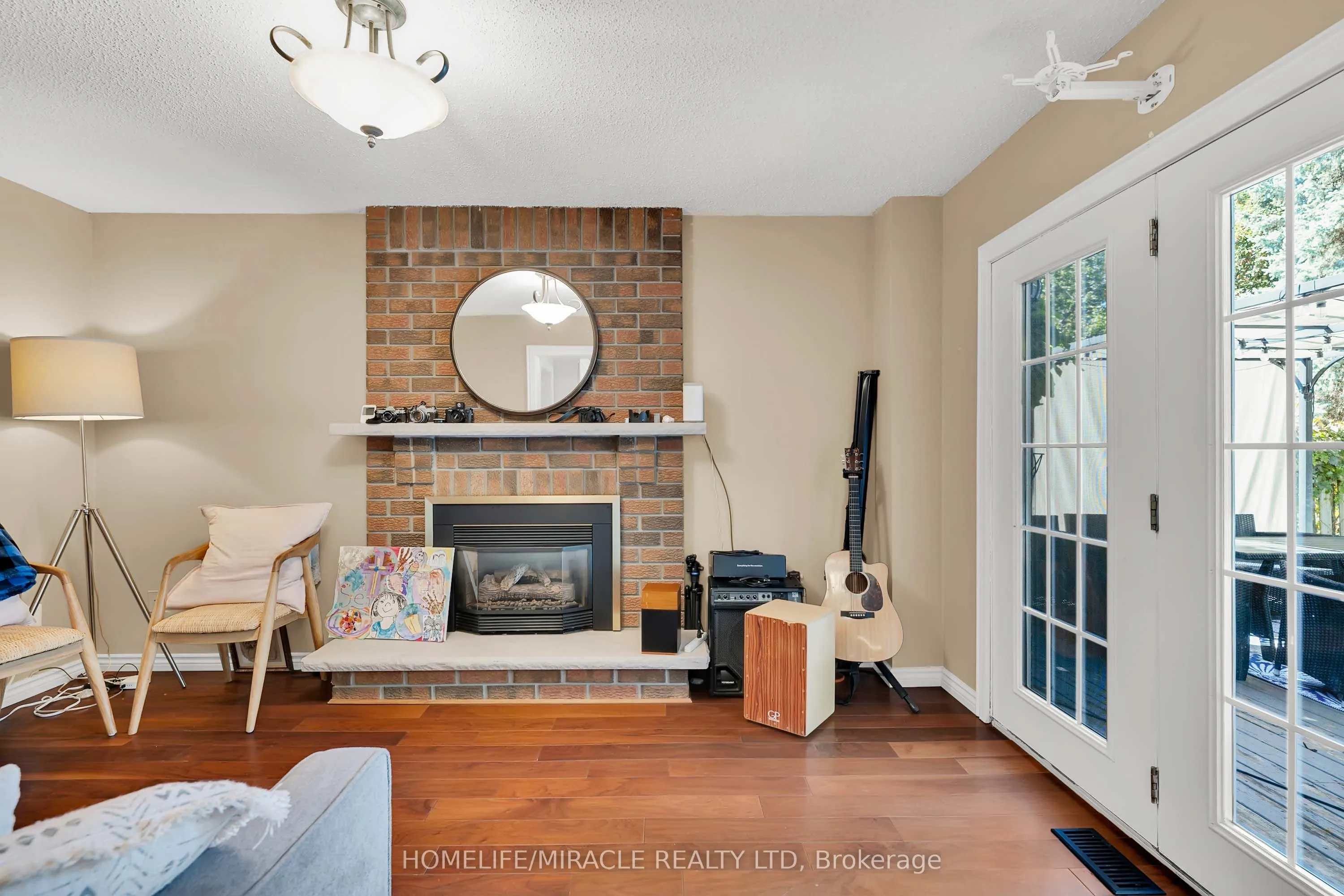 9 Iris Crescent