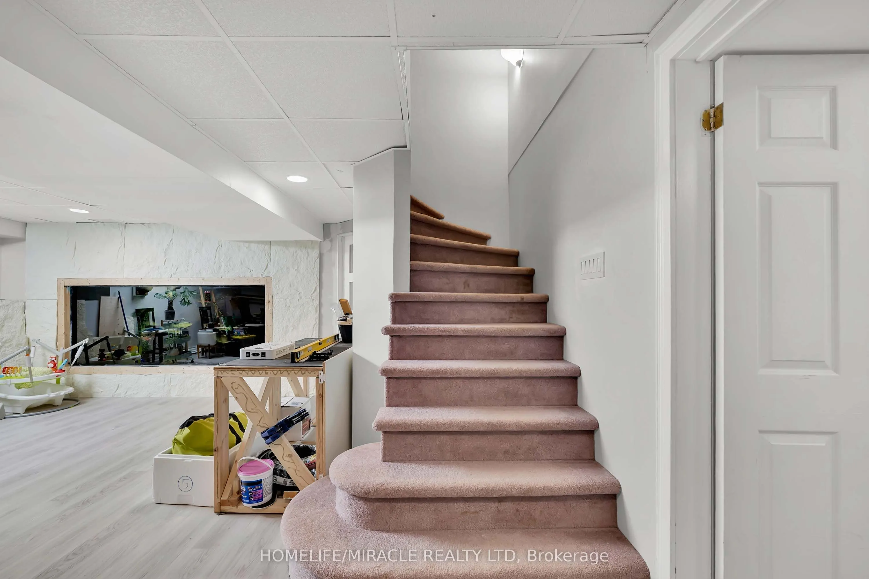 9 Iris Crescent