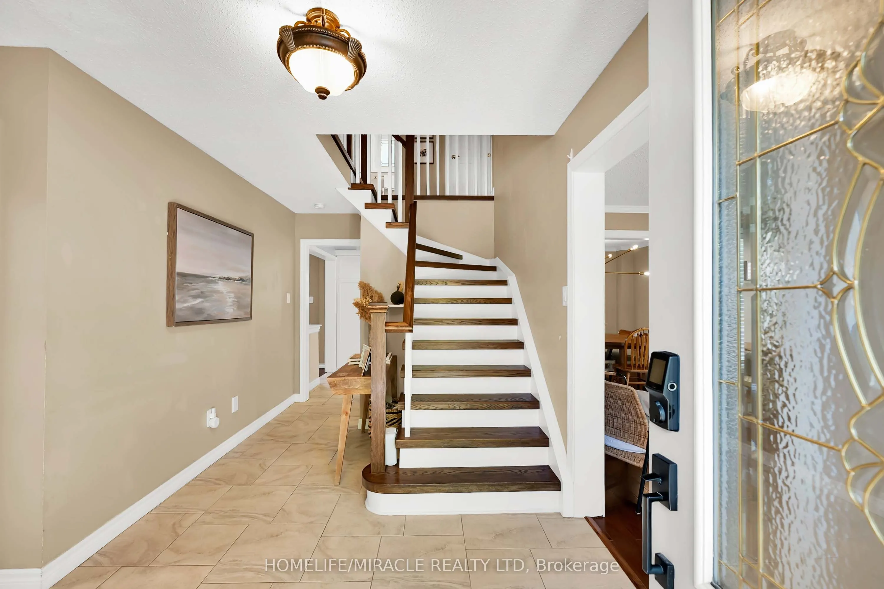 9 Iris Crescent