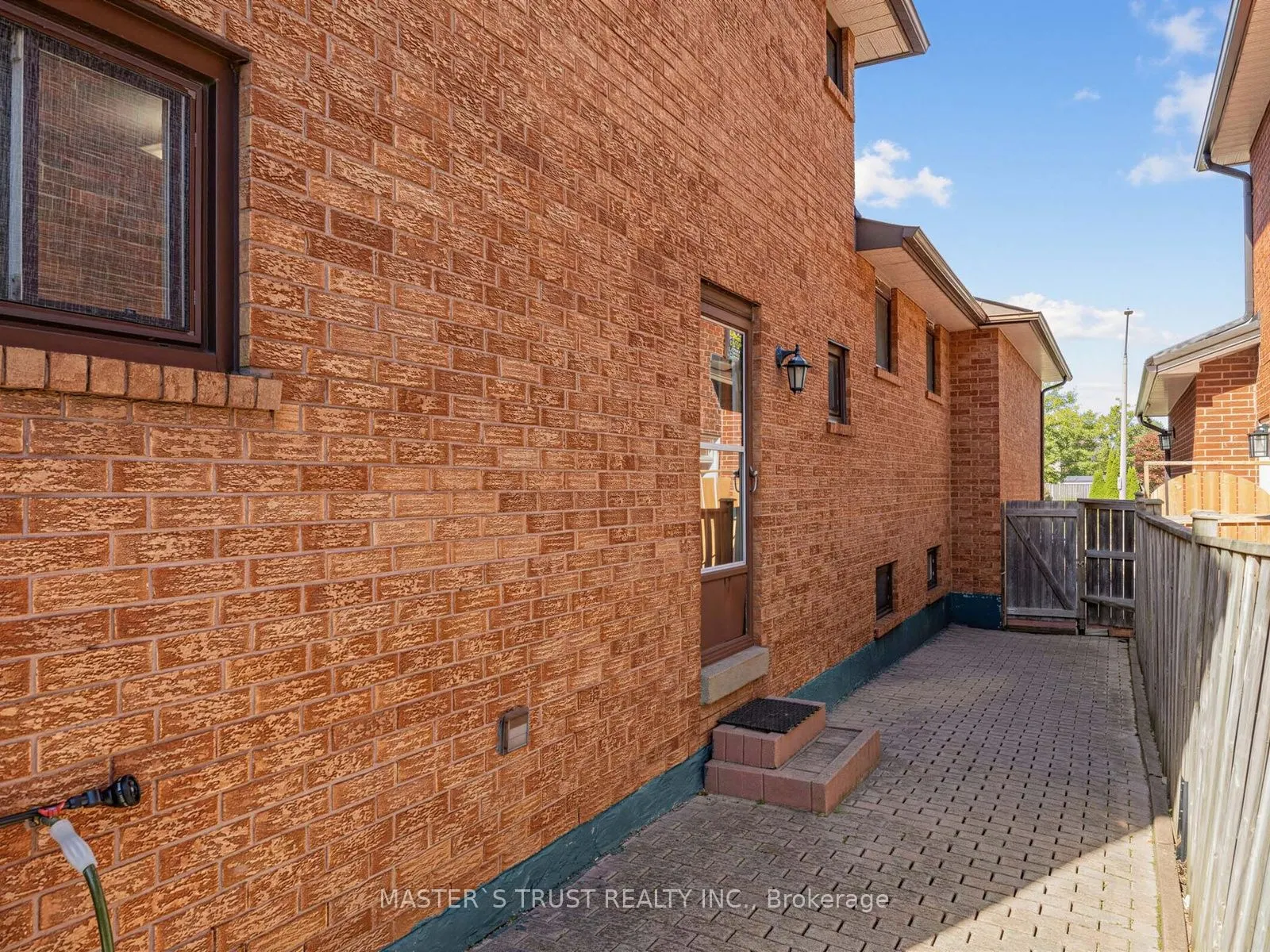 858 Wetherby Lane