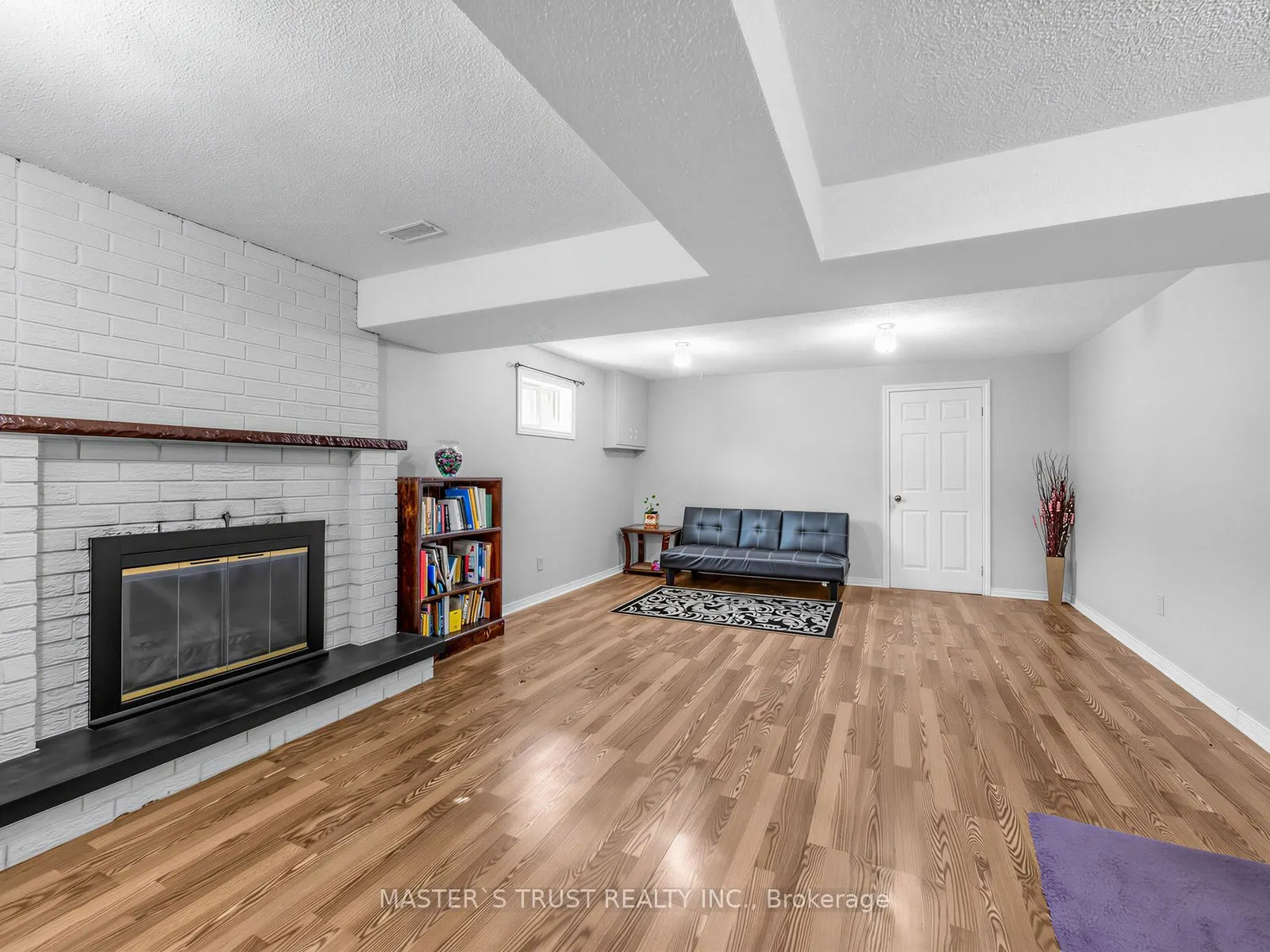 858 Wetherby Lane