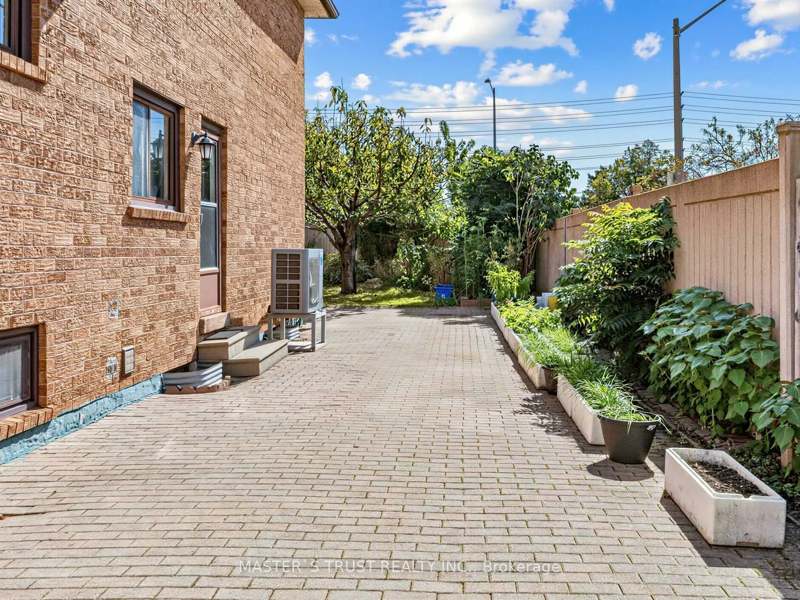 858 Wetherby Lane