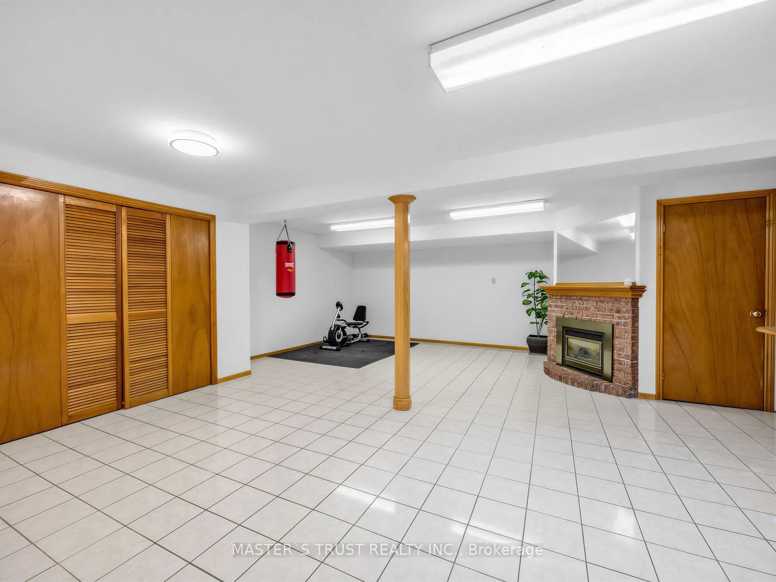 858 Wetherby Lane
