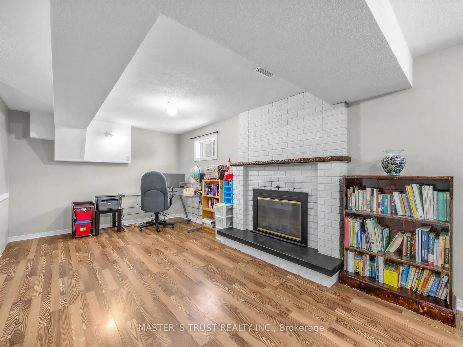 858 Wetherby Lane