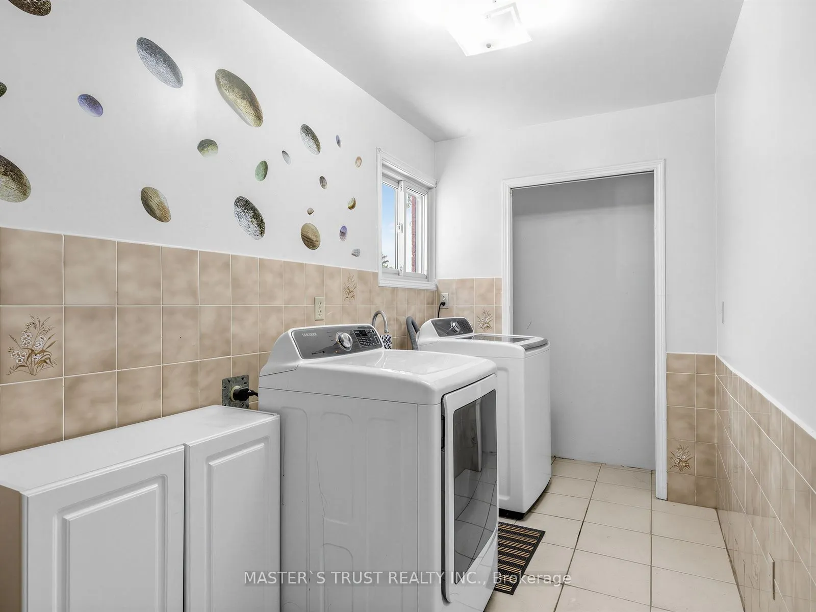 858 Wetherby Lane