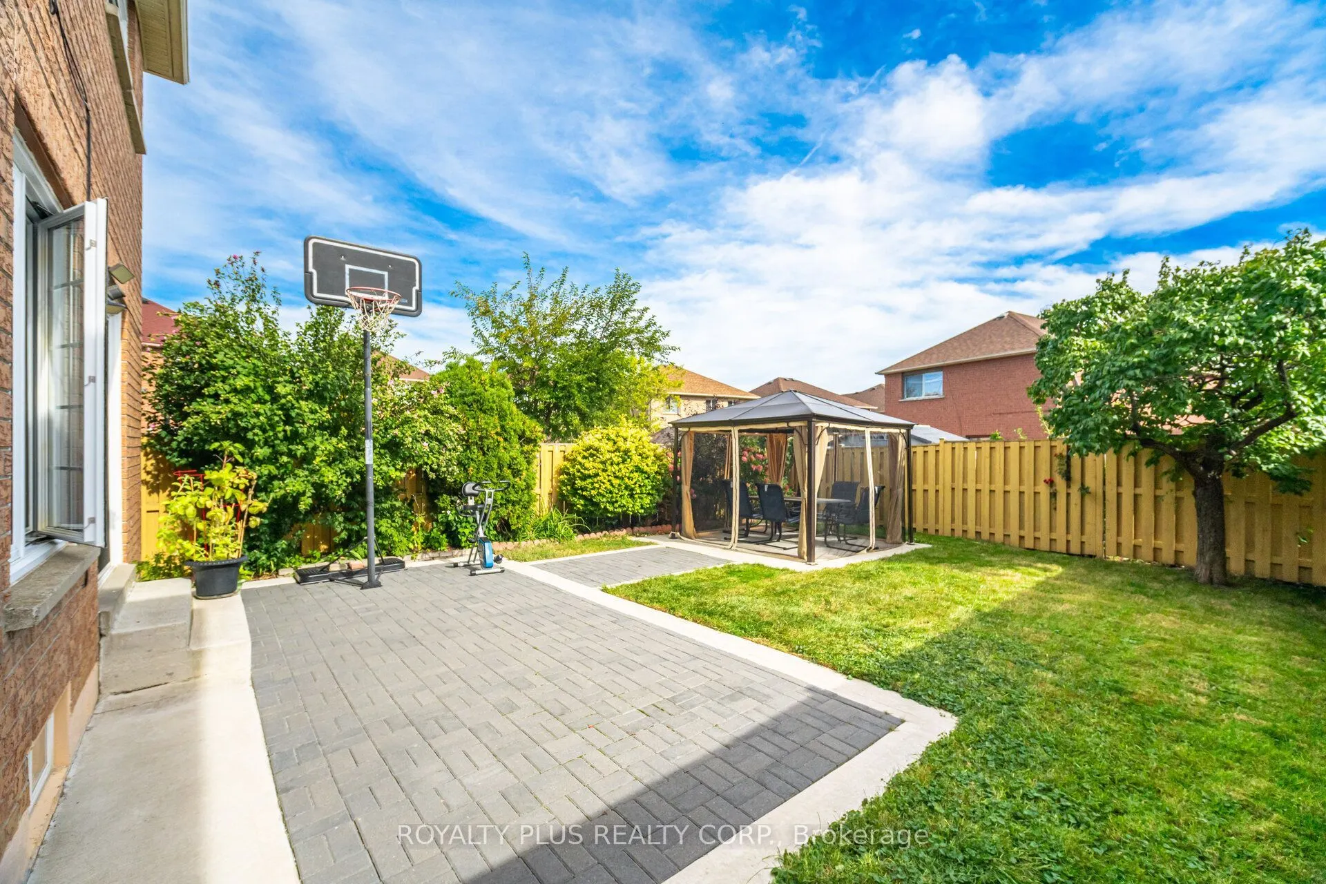 77 Arthurs Crescent