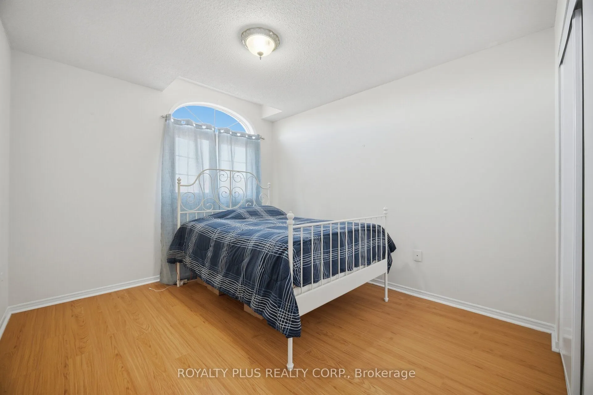 77 Arthurs Crescent