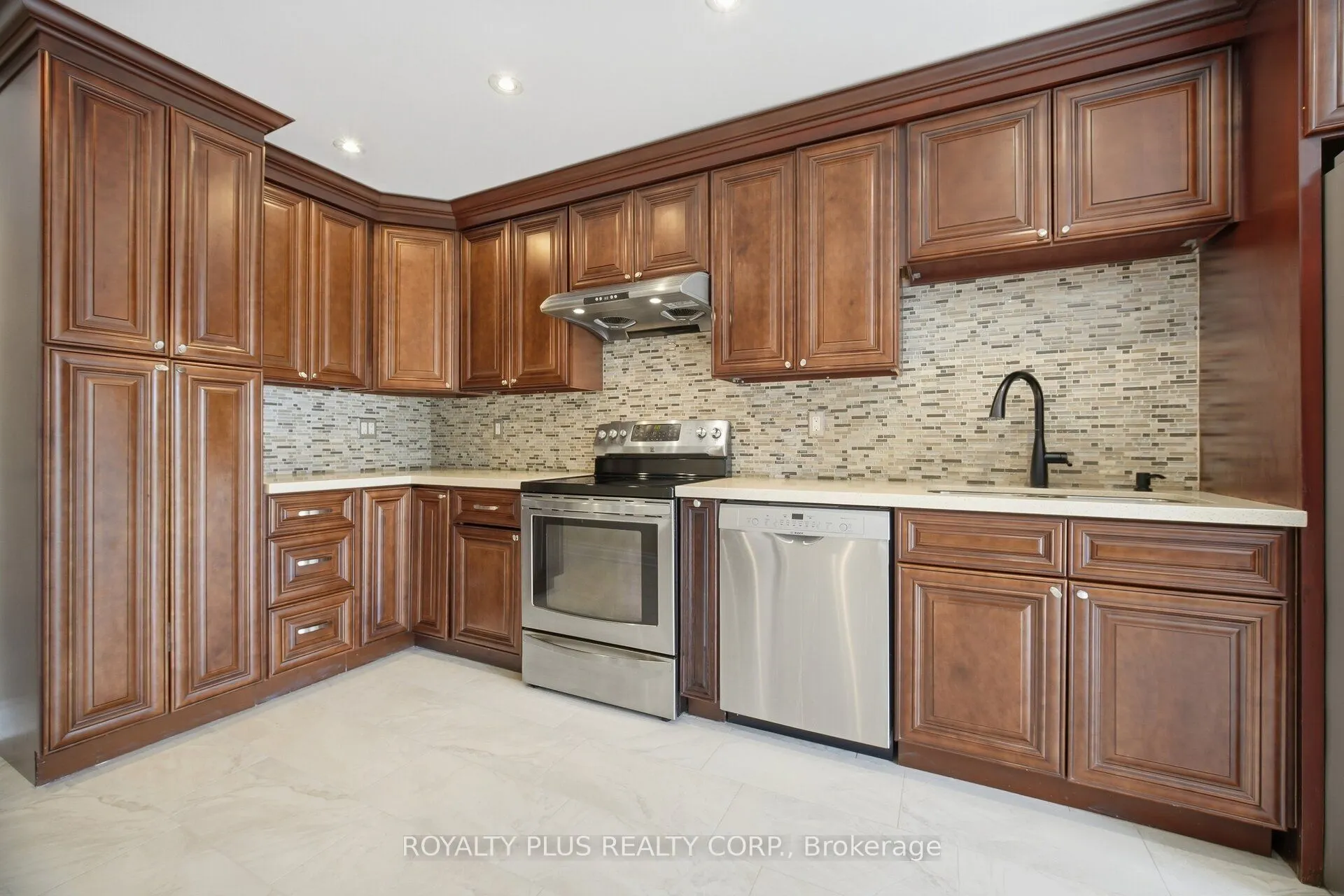 77 Arthurs Crescent