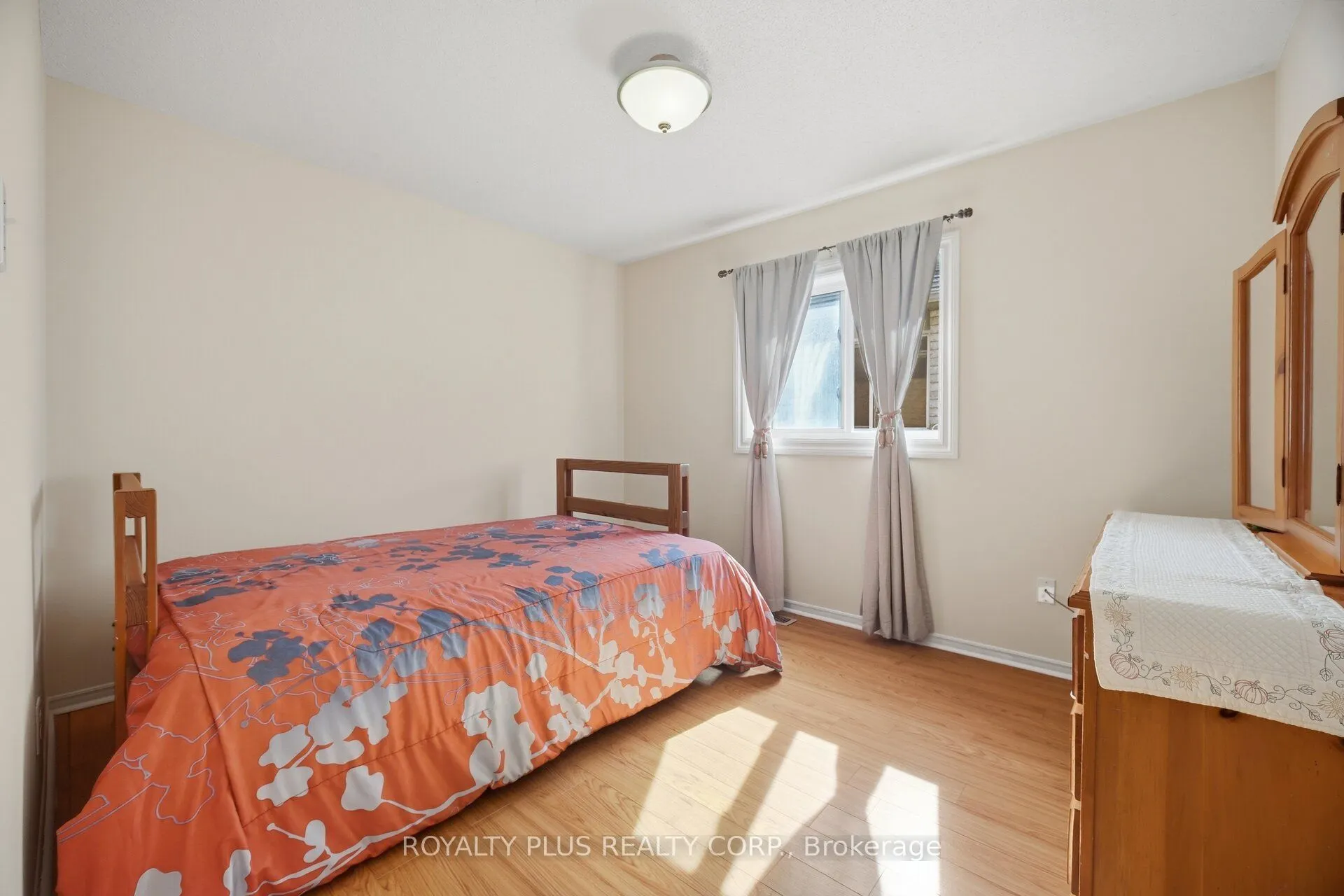77 Arthurs Crescent