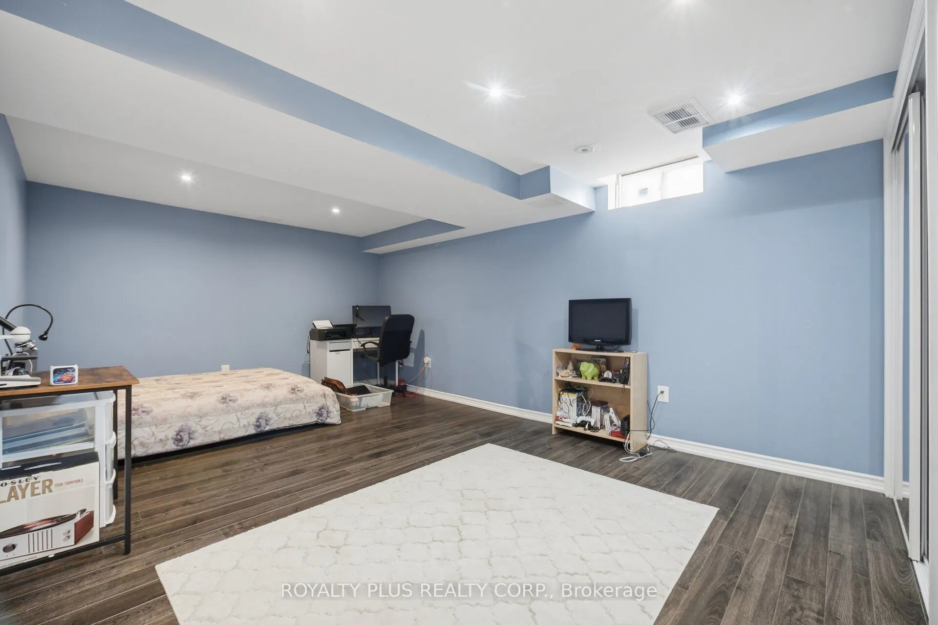 77 Arthurs Crescent