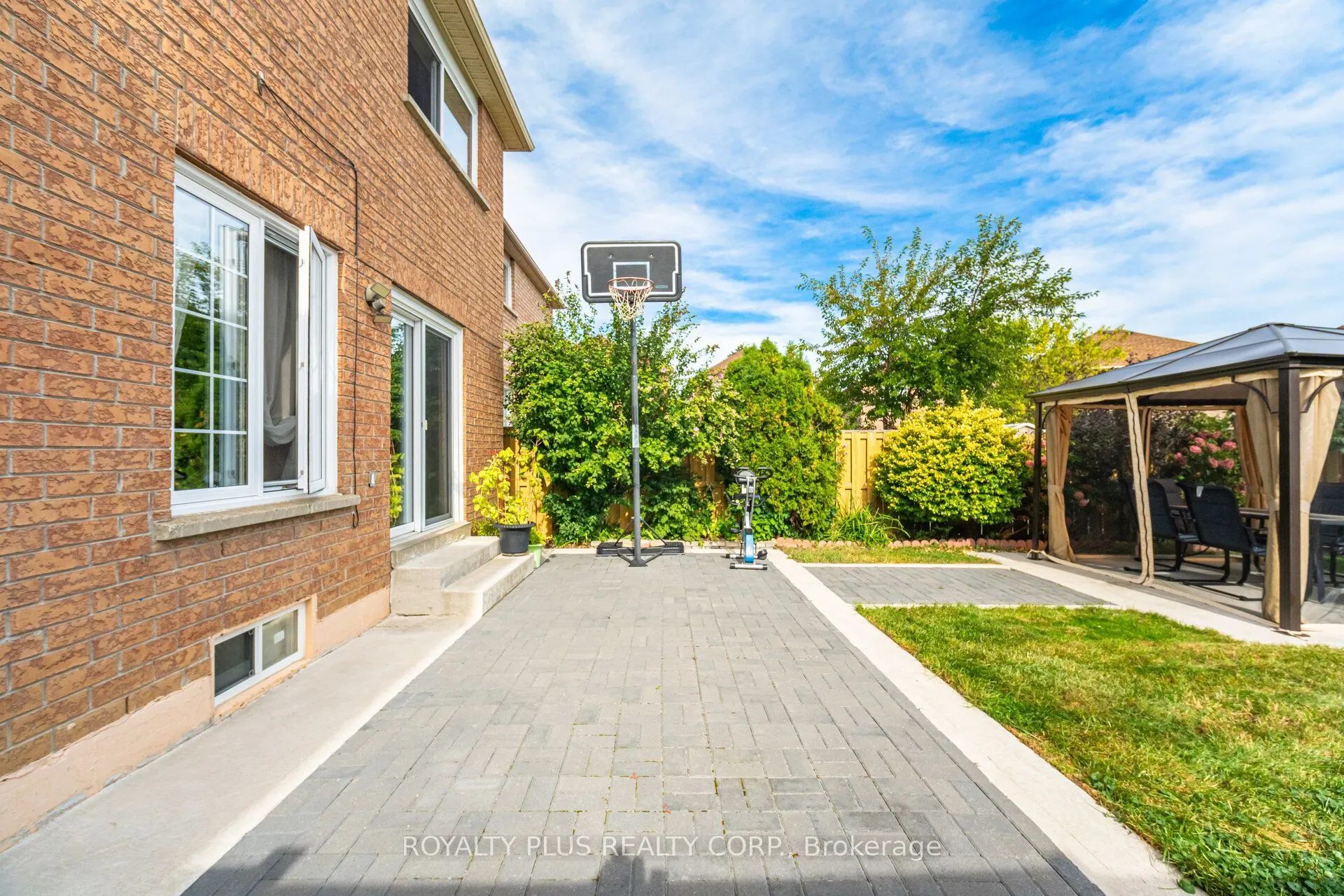 77 Arthurs Crescent